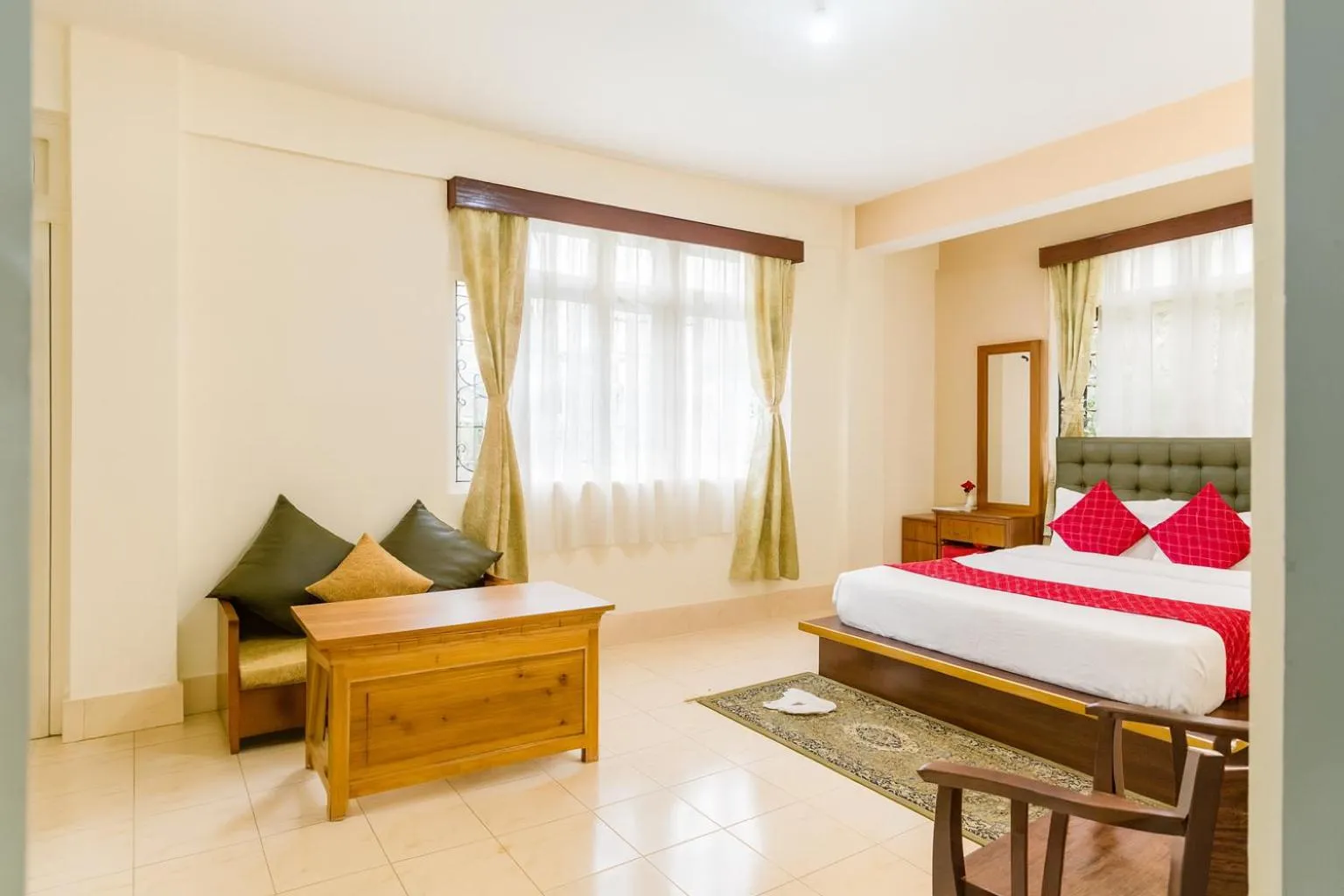 Bed in Sparrow Juniper Tree 2 min walk To Mg Marg