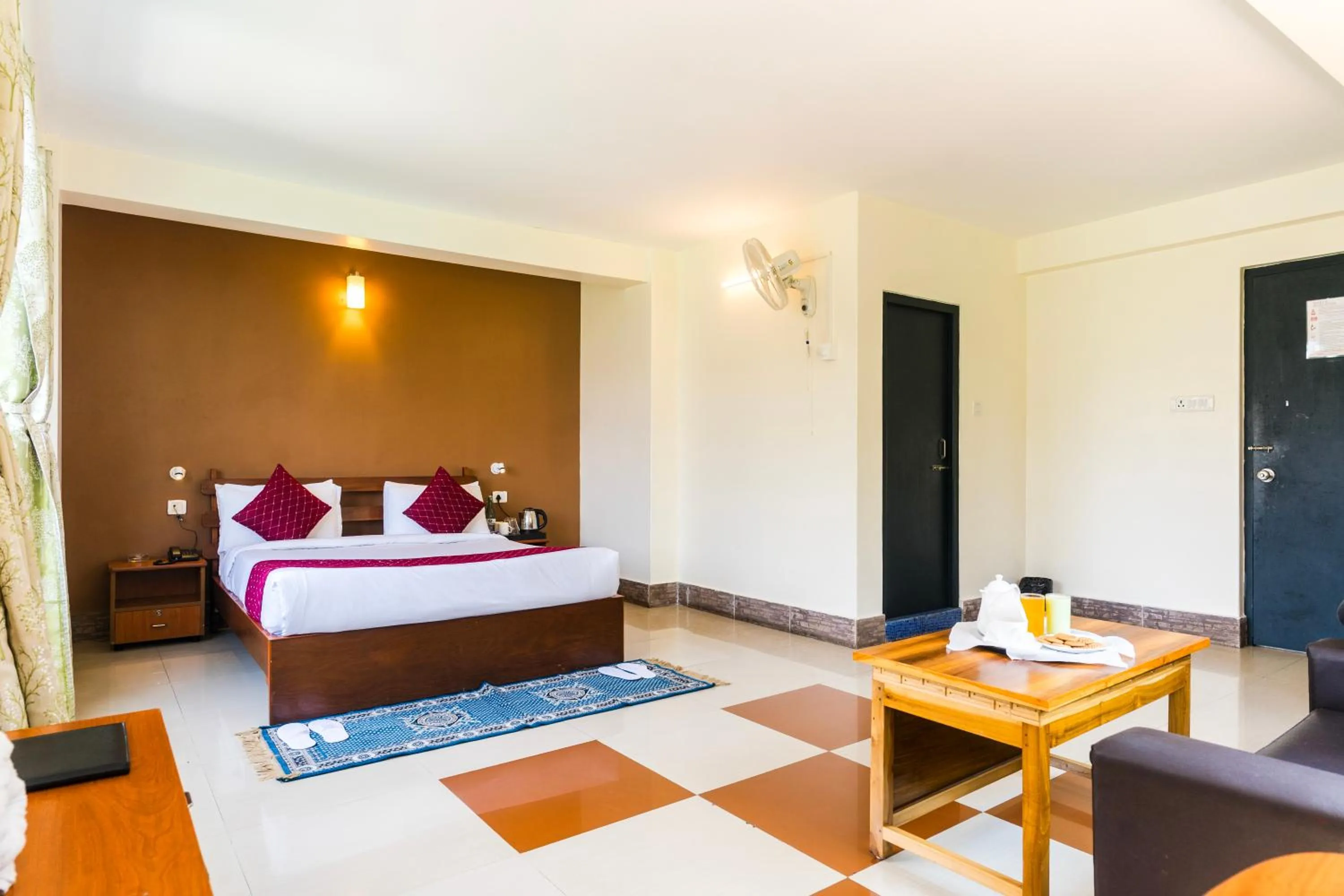 Bed in Sparrow Juniper Tree 2 min walk To Mg Marg