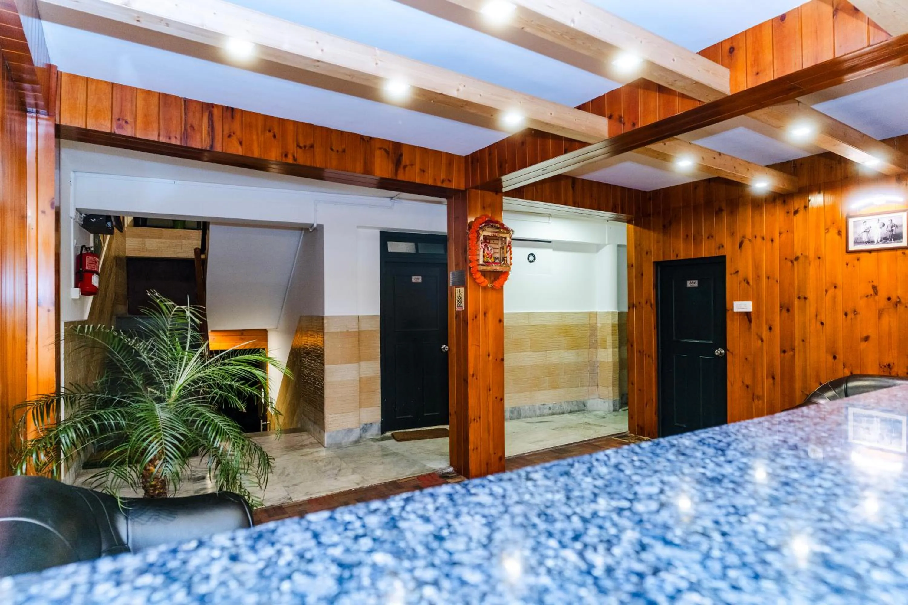 Lobby or reception in Sparrow Juniper Tree 2 min walk To Mg Marg