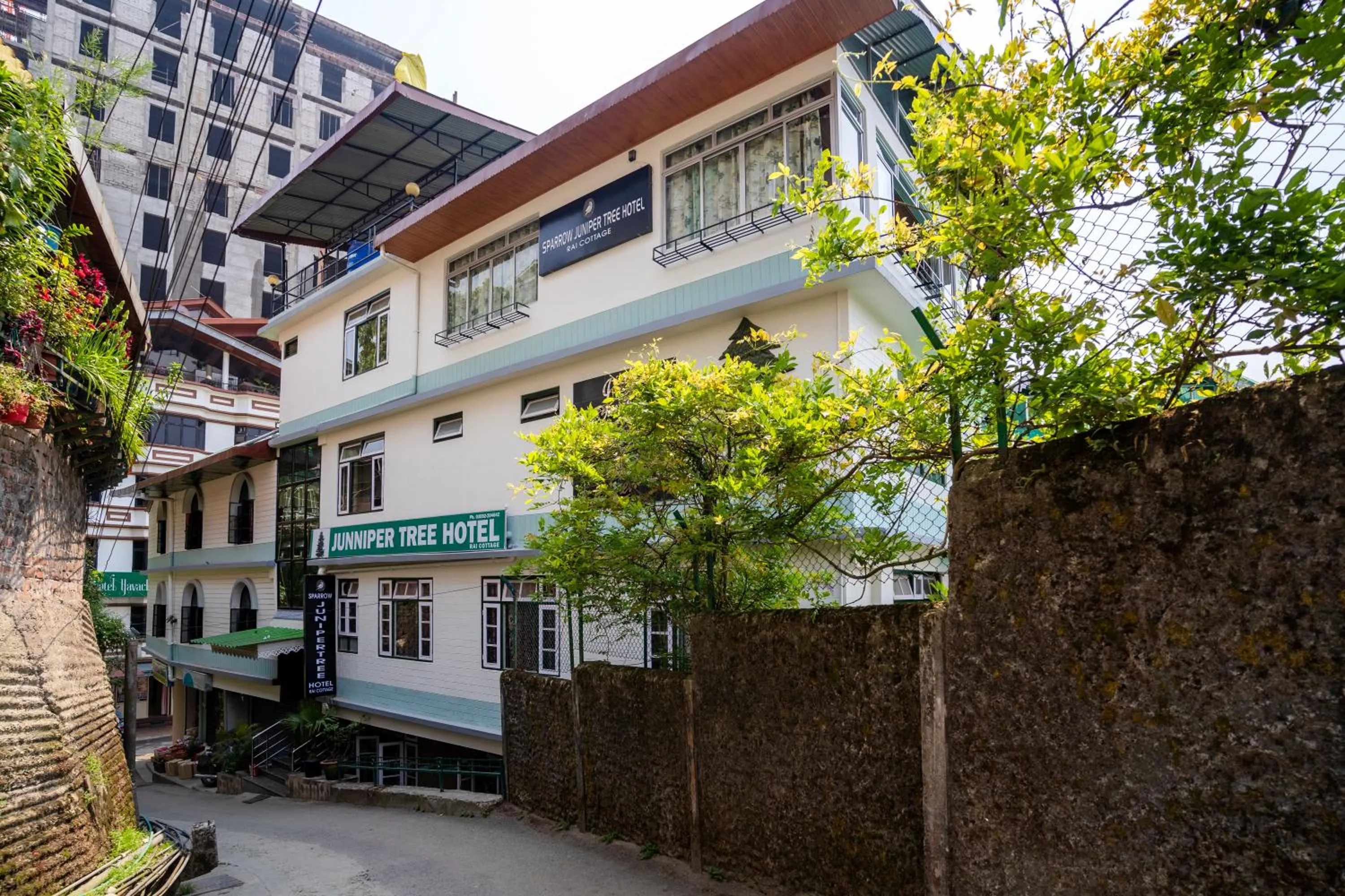 Property building in Sparrow Juniper Tree 2 min walk To Mg Marg