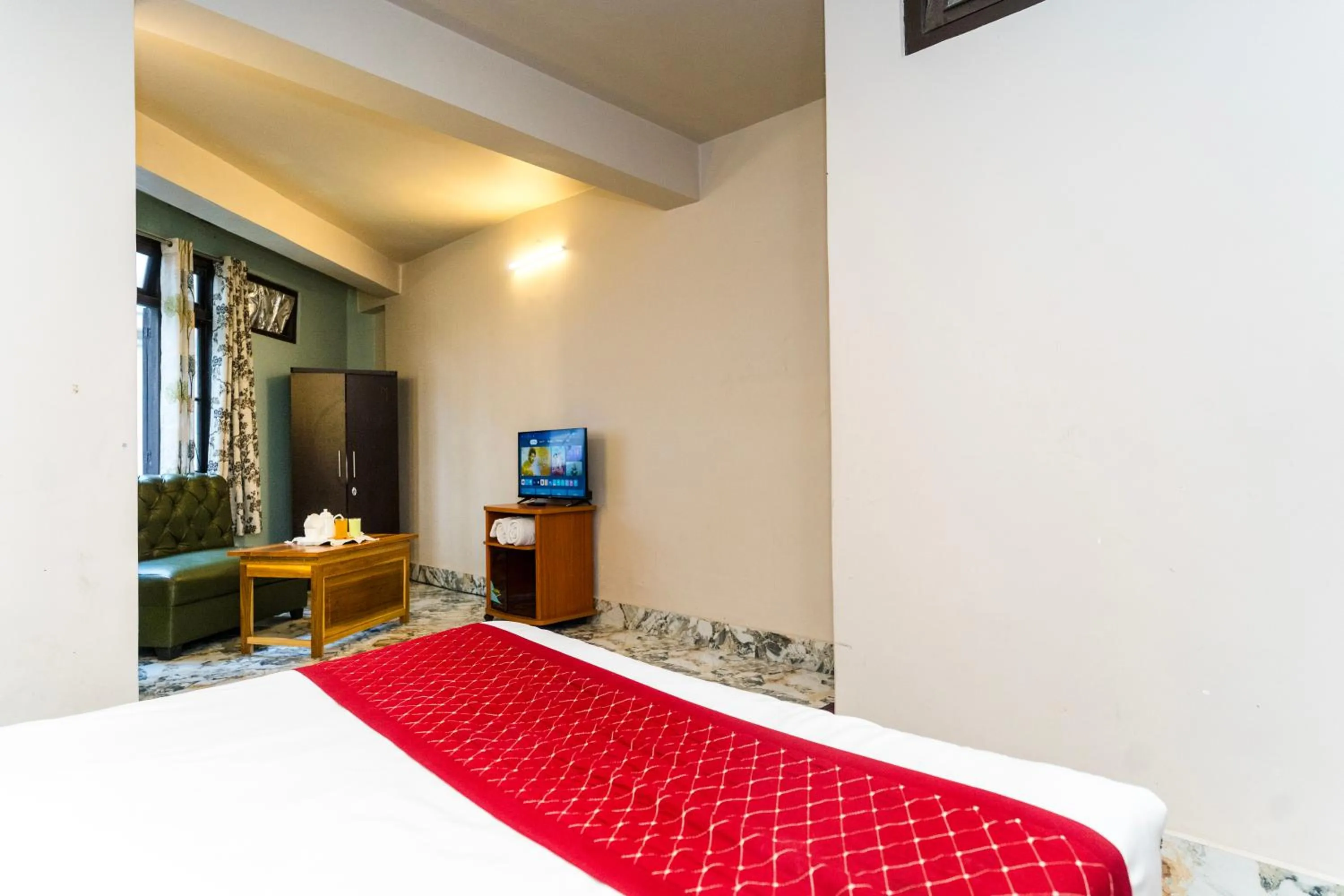 Bed in Sparrow Juniper Tree 2 min walk To Mg Marg