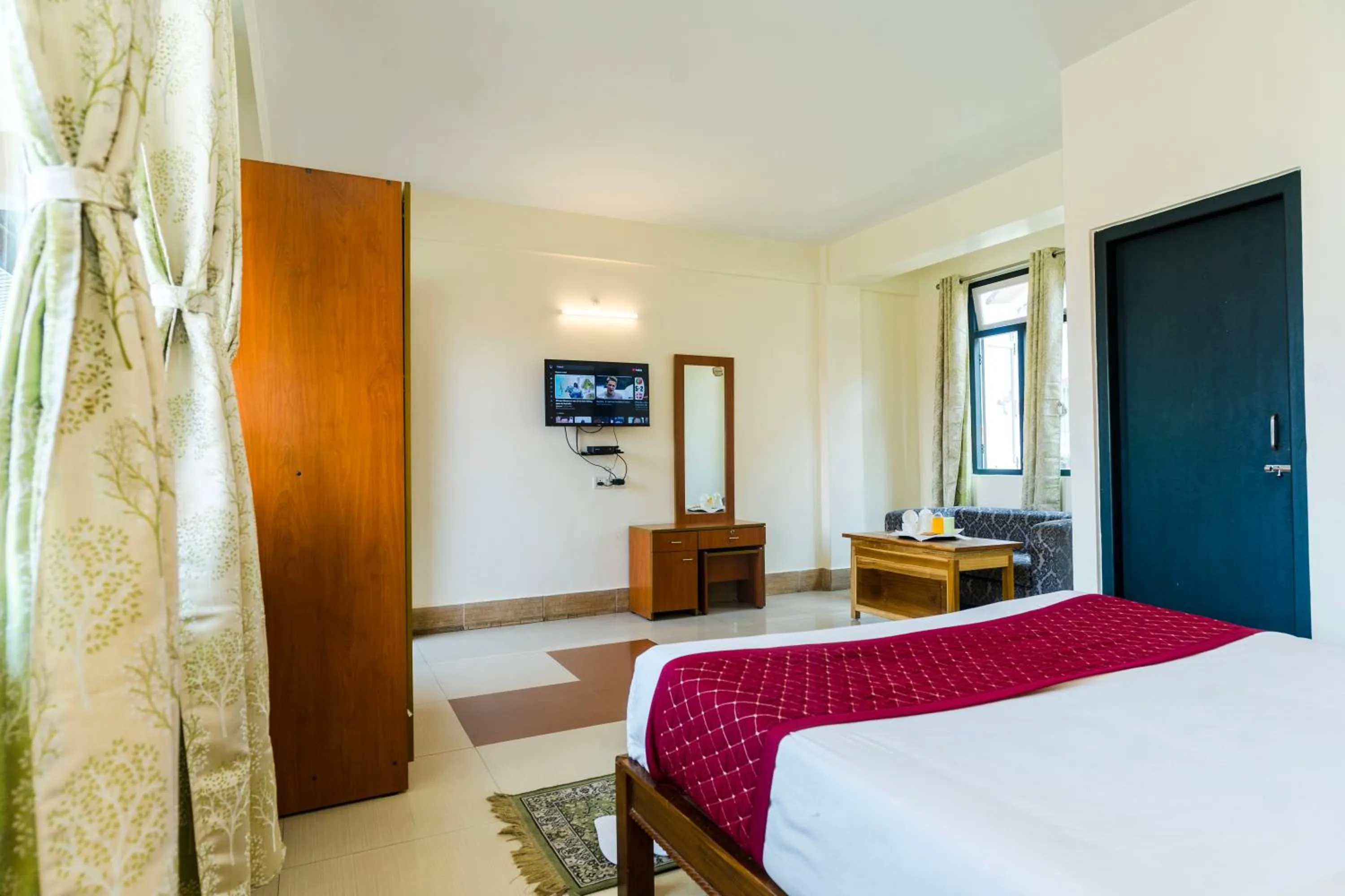 Bed in Sparrow Juniper Tree 2 min walk To Mg Marg