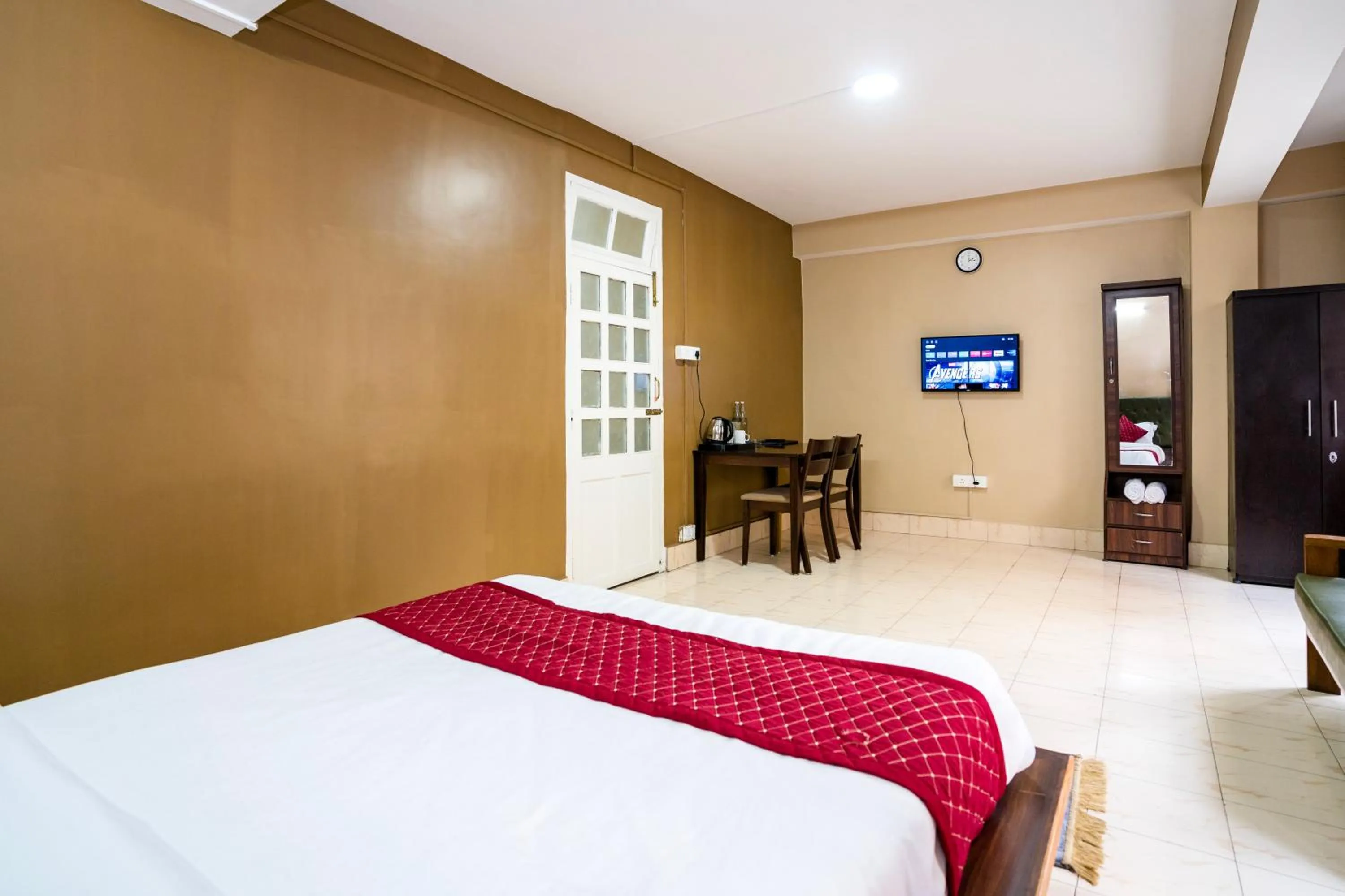 Bed in Sparrow Juniper Tree 2 min walk To Mg Marg