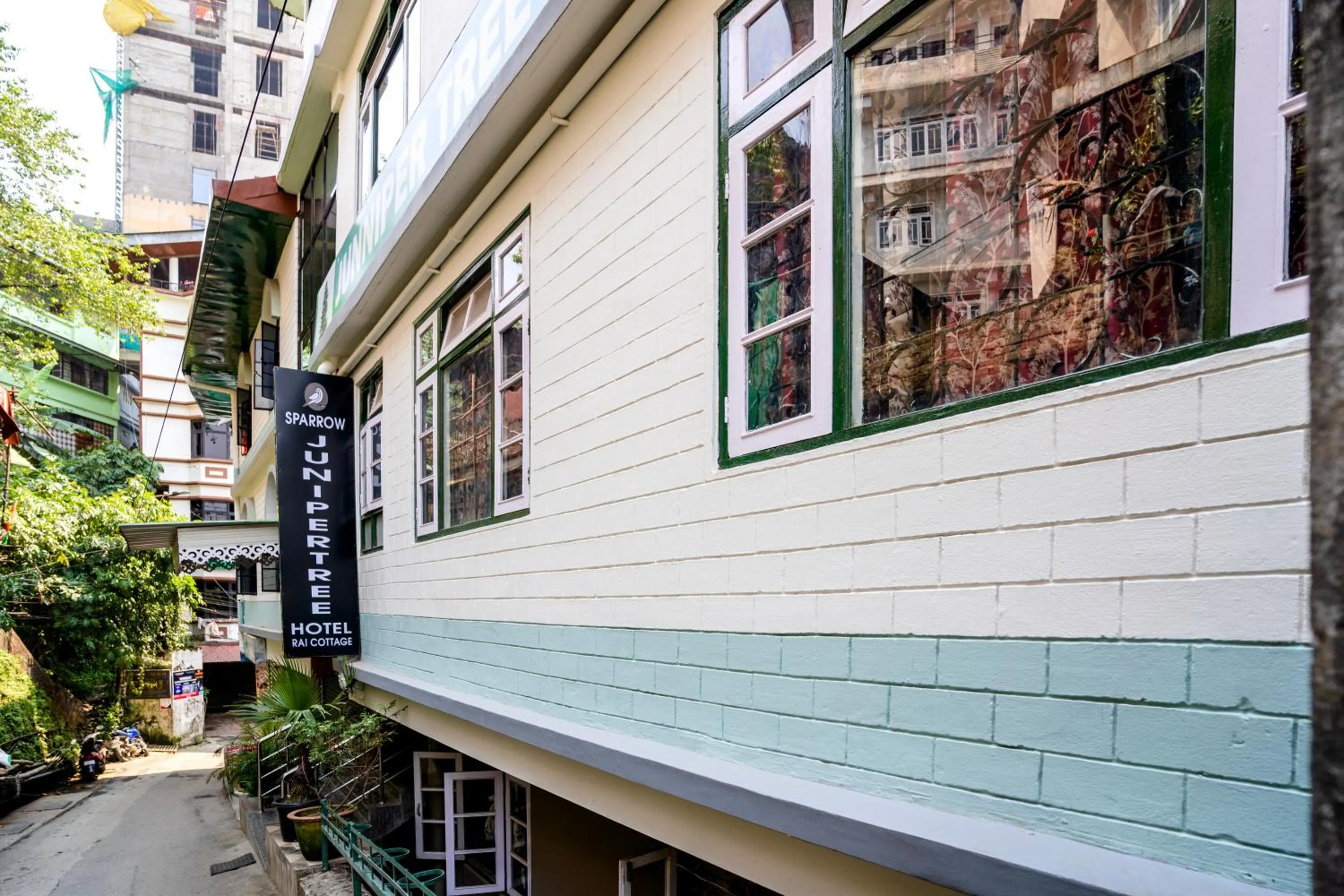 Property building in Sparrow Juniper Tree 2 min walk To Mg Marg