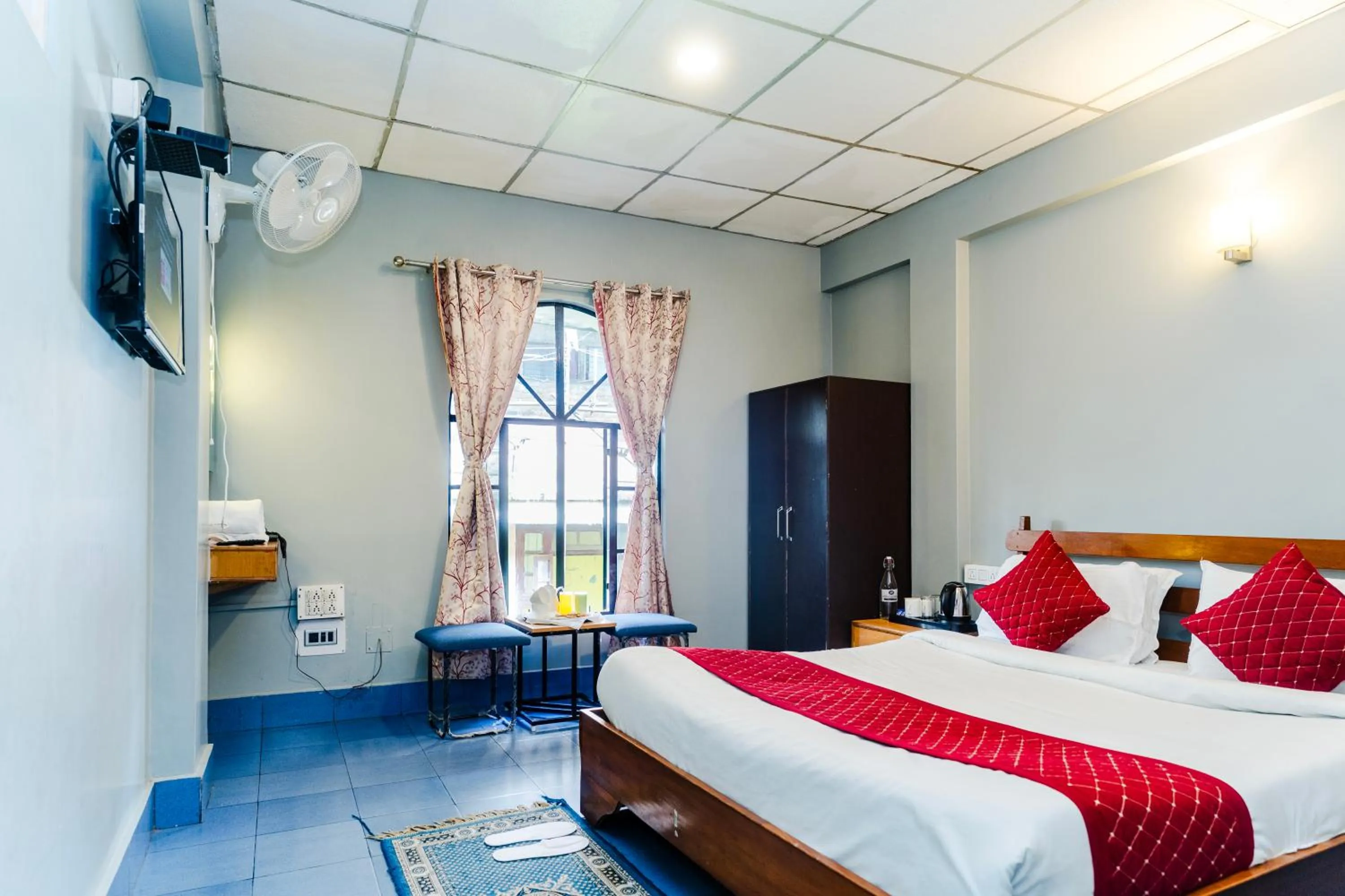 Bed in Sparrow Juniper Tree 2 min walk To Mg Marg