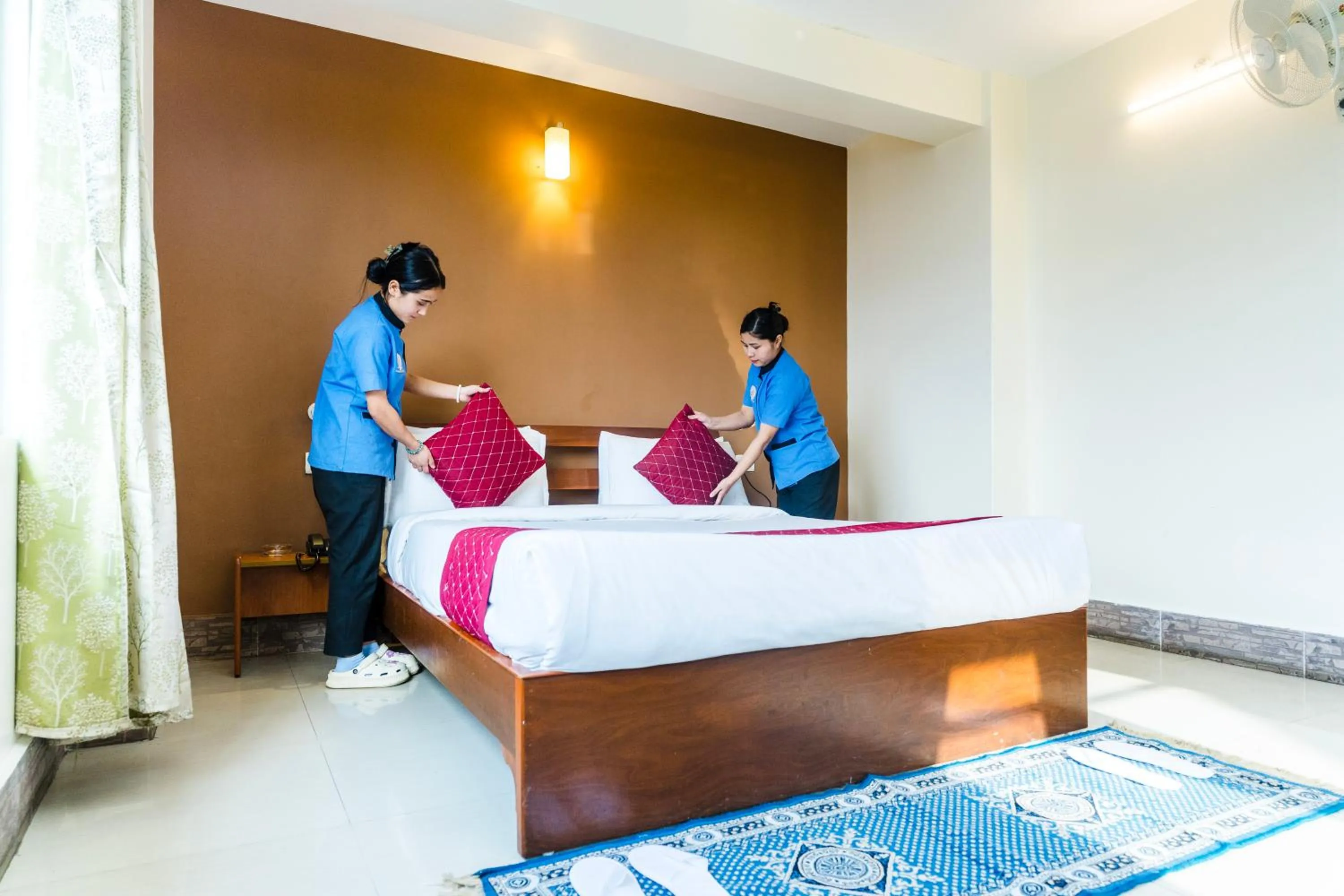 Staff, Bed in Sparrow Juniper Tree 2 min walk To Mg Marg