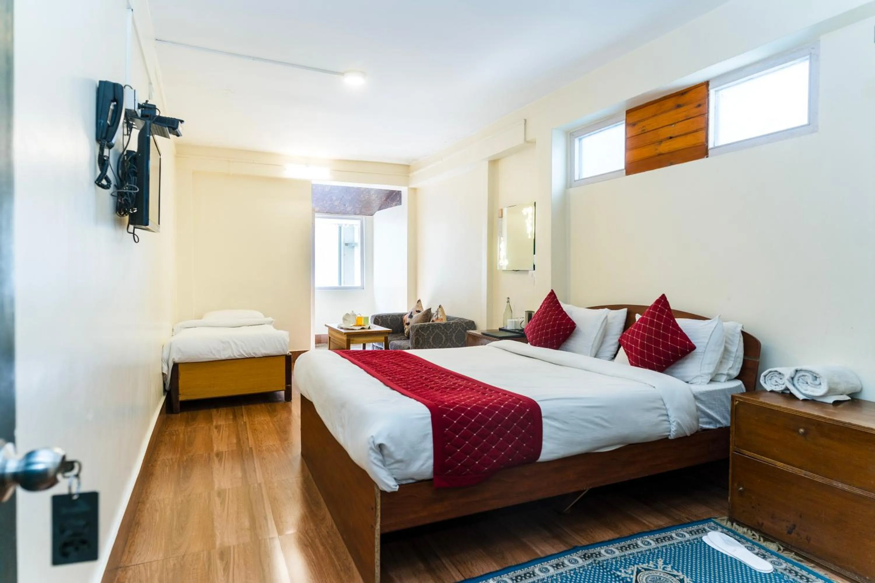 Bed in Sparrow Juniper Tree 2 min walk To Mg Marg