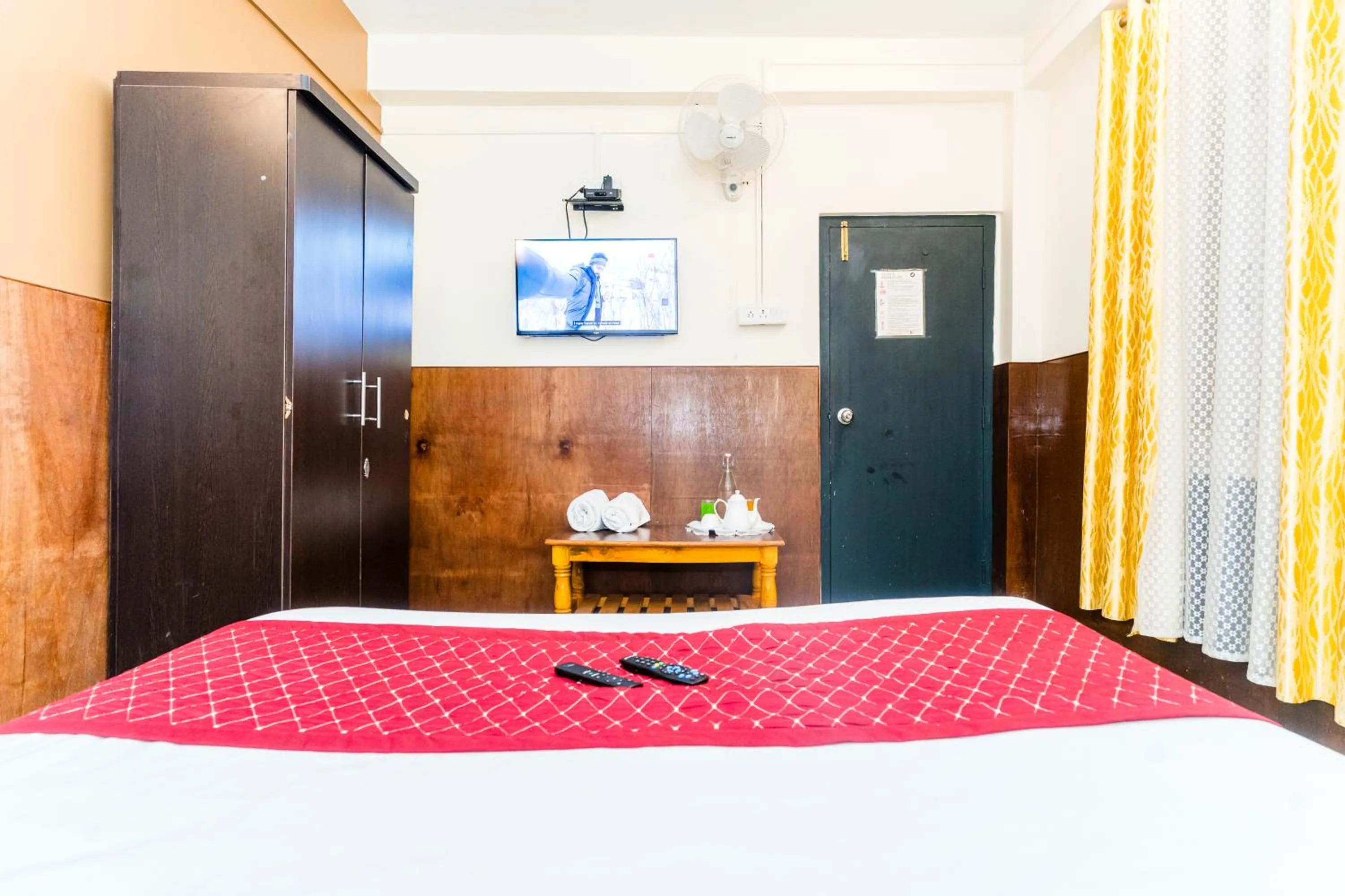 Bed in Sparrow Juniper Tree 2 min walk To Mg Marg