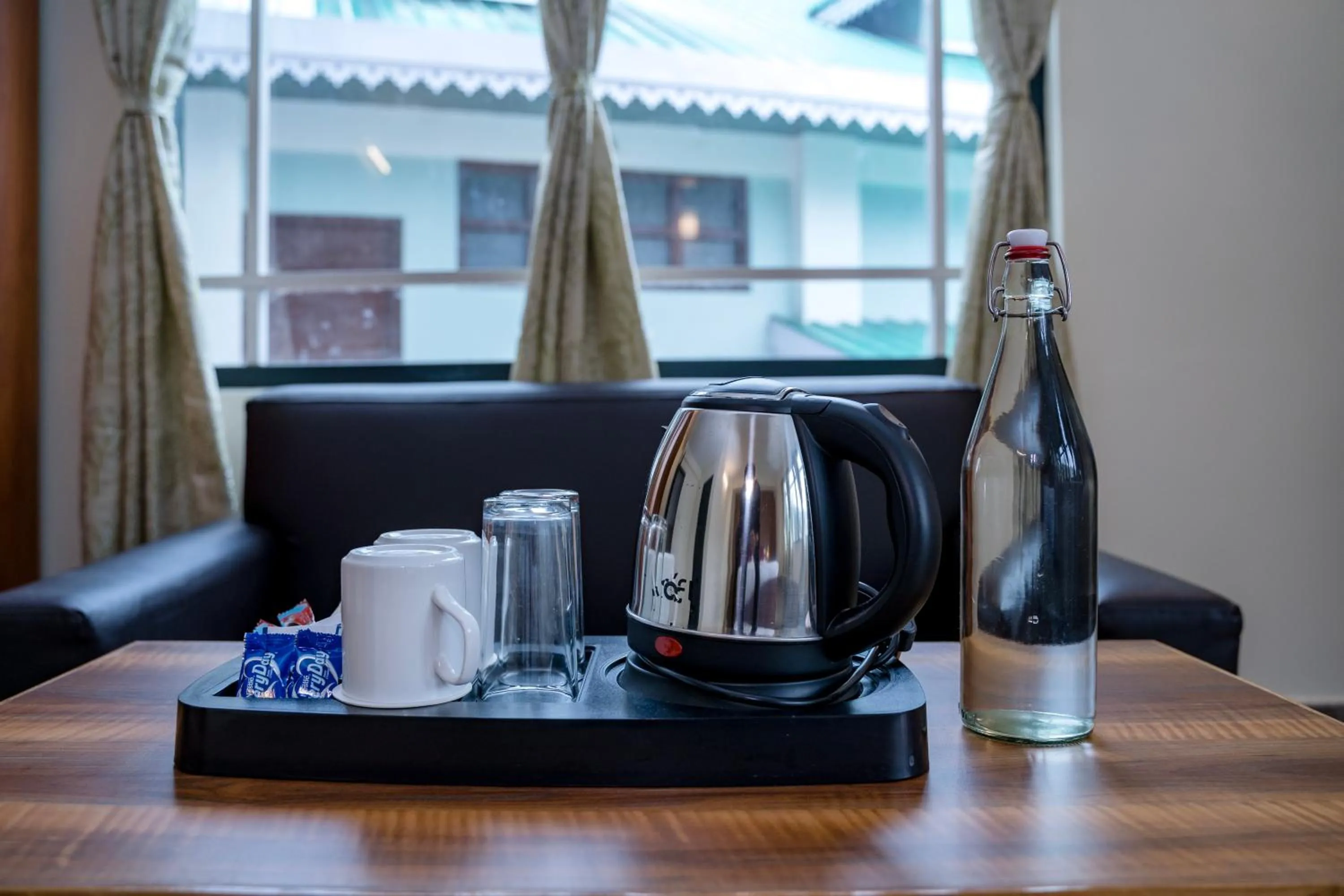 Coffee/tea facilities in Sparrow Juniper Tree 2 min walk To Mg Marg