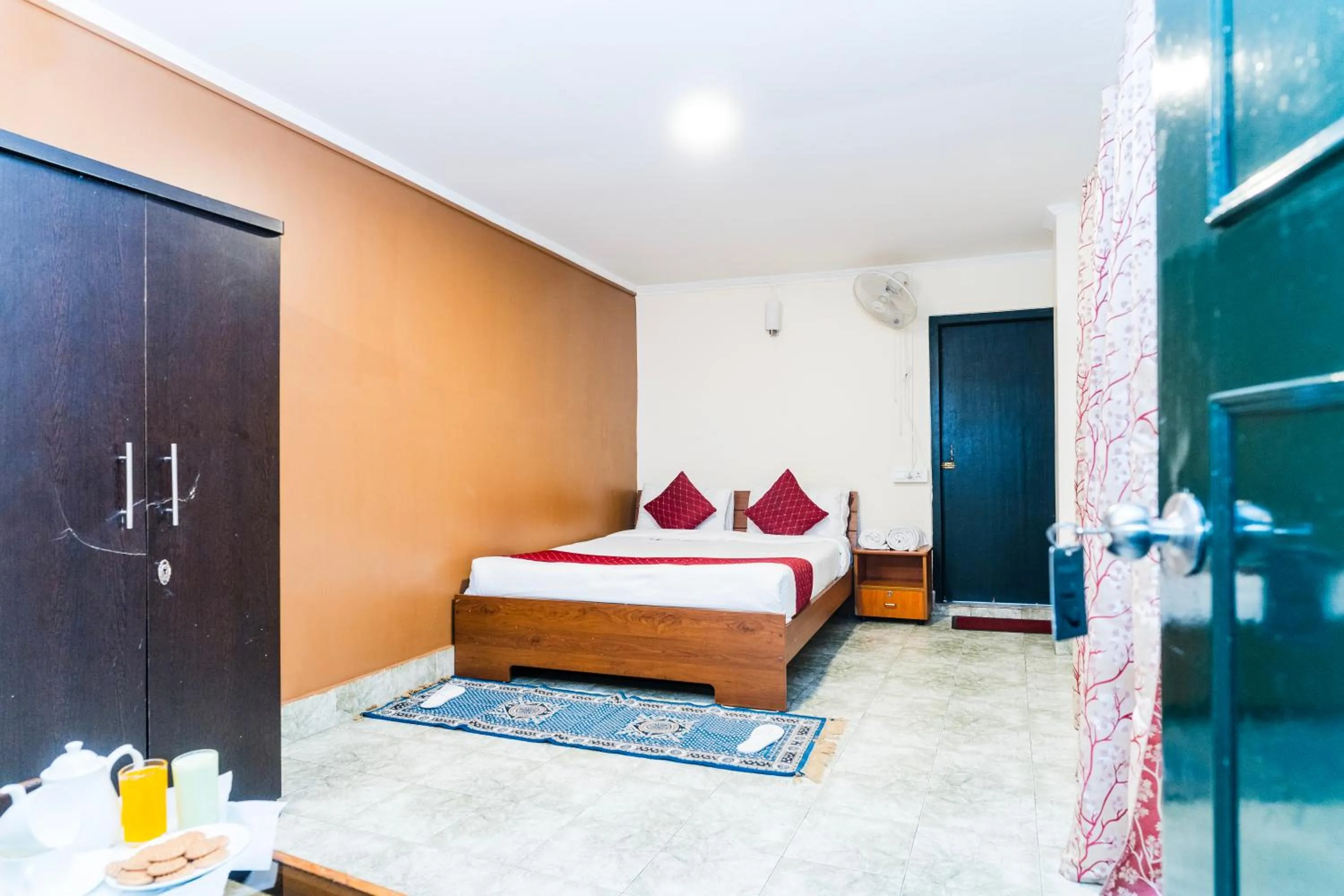 Bed in Sparrow Juniper Tree 2 min walk To Mg Marg