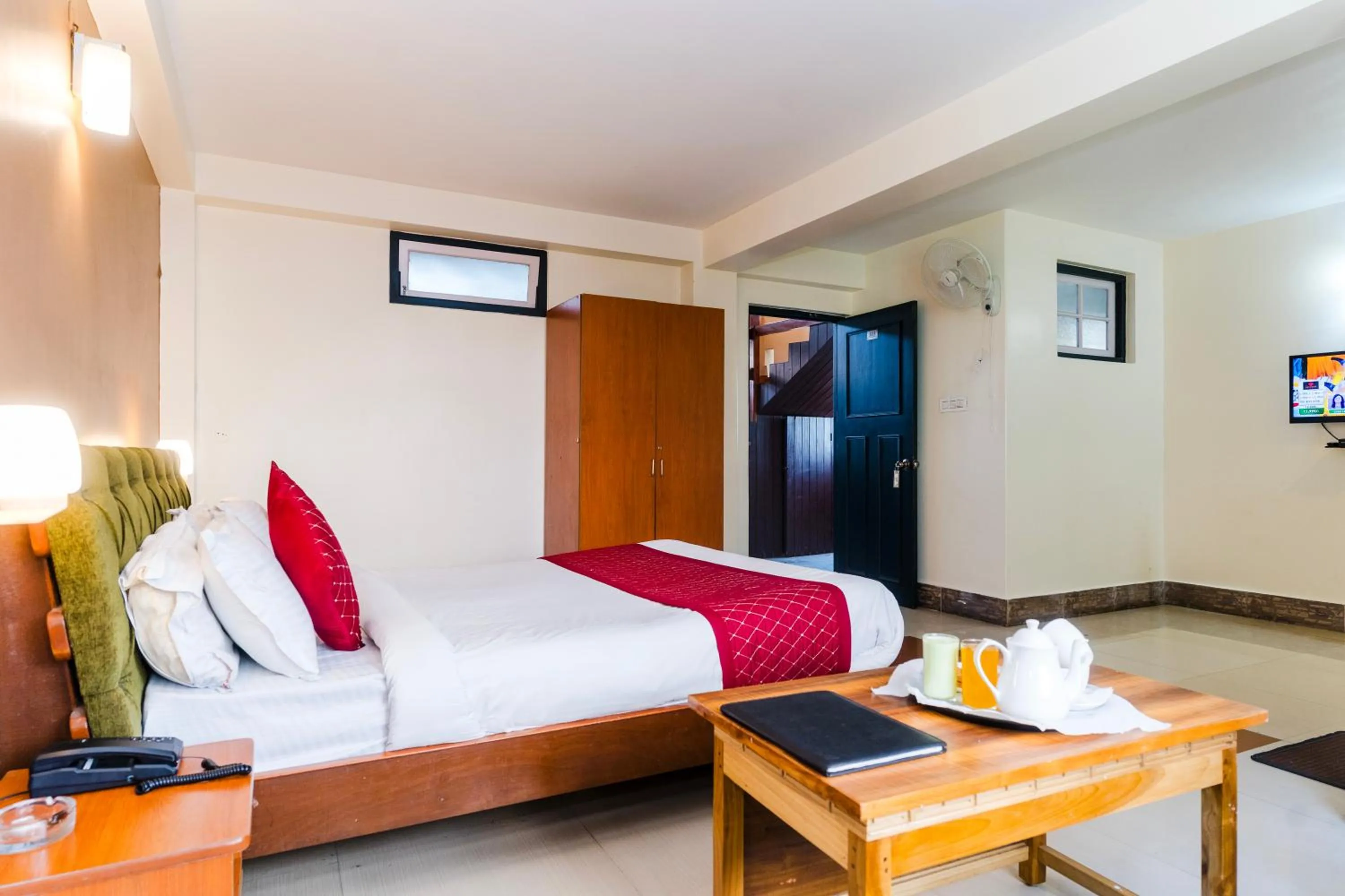 Bed in Sparrow Juniper Tree 2 min walk To Mg Marg