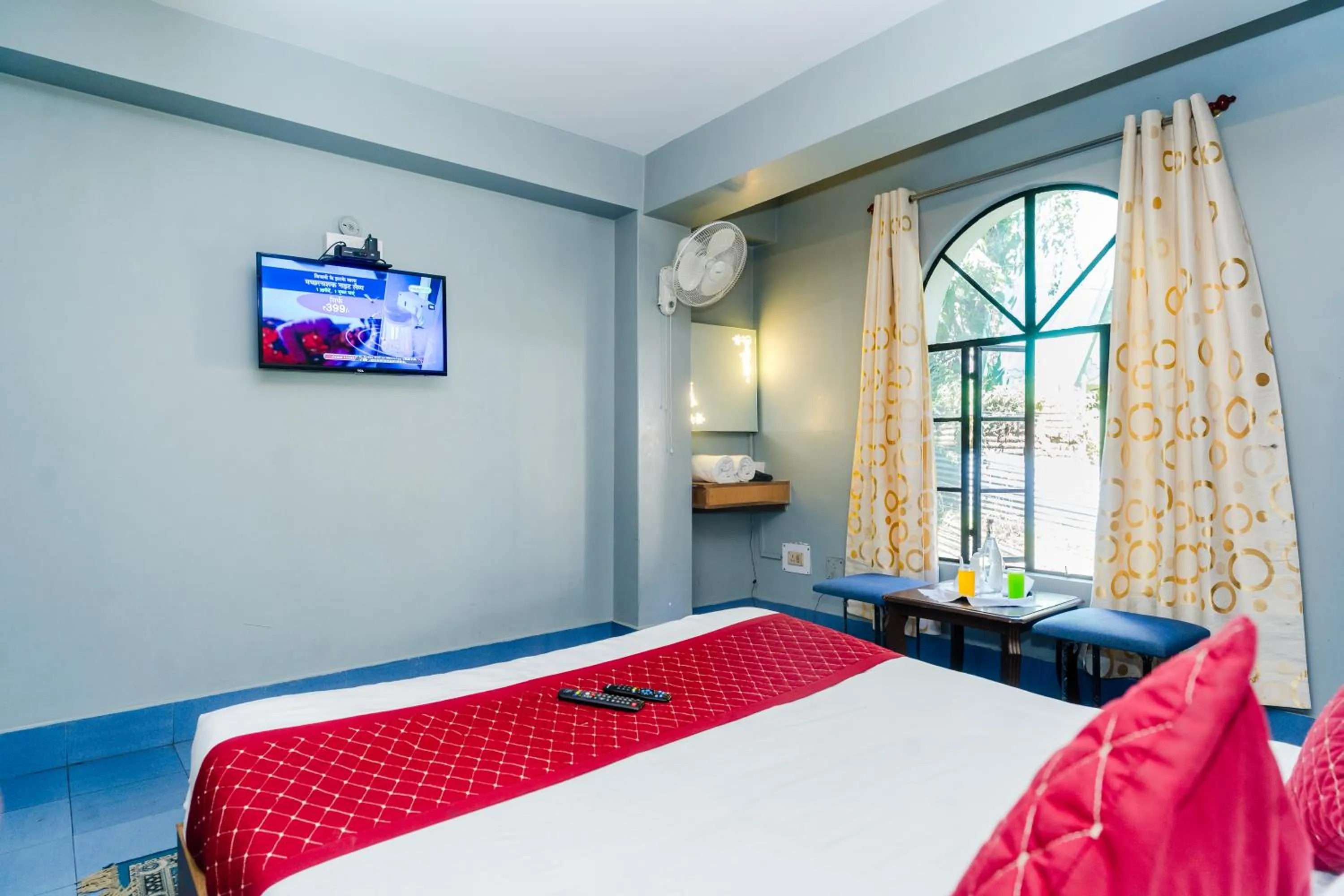 Bed in Sparrow Juniper Tree 2 min walk To Mg Marg