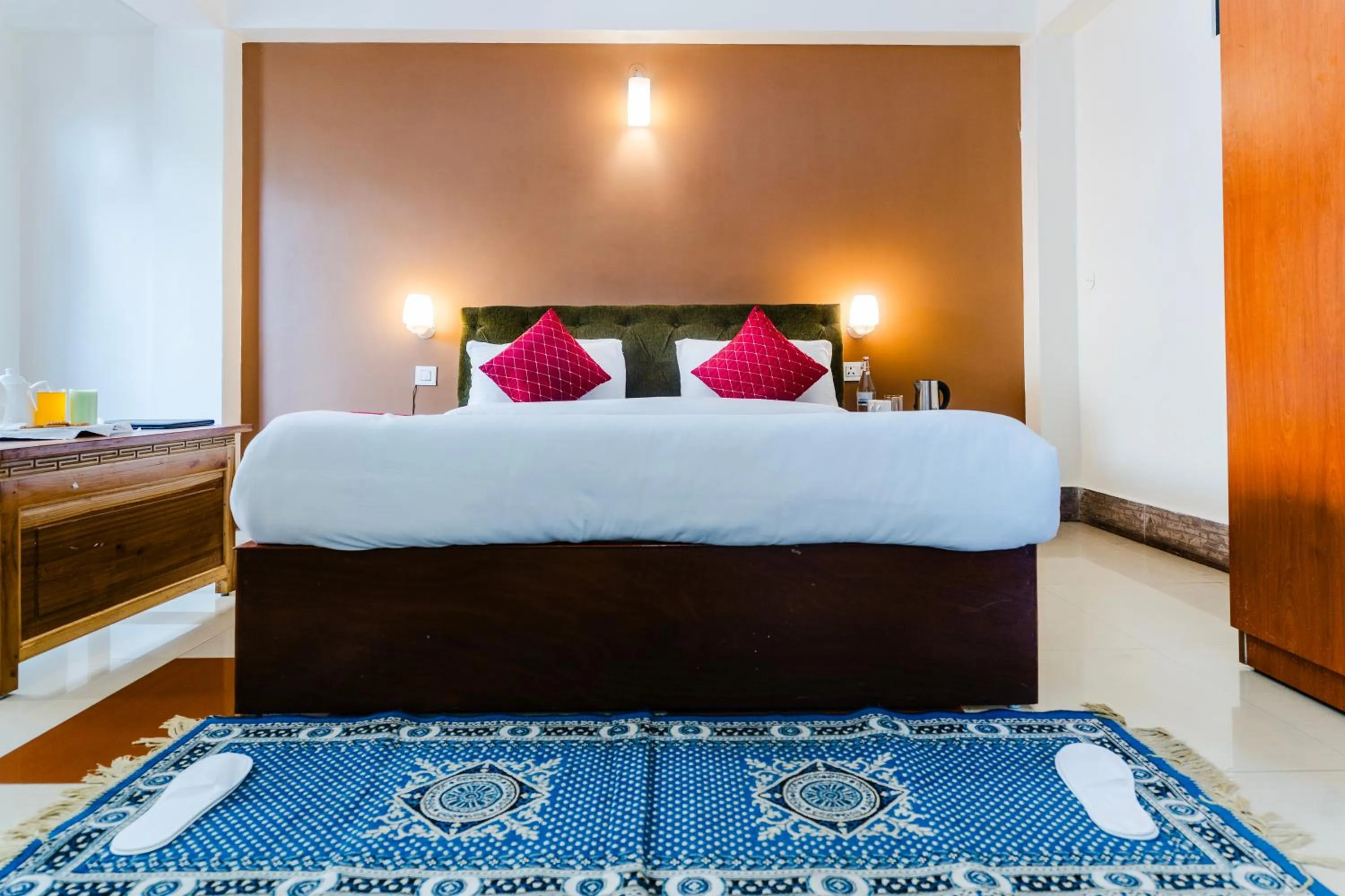 Bed in Sparrow Juniper Tree 2 min walk To Mg Marg