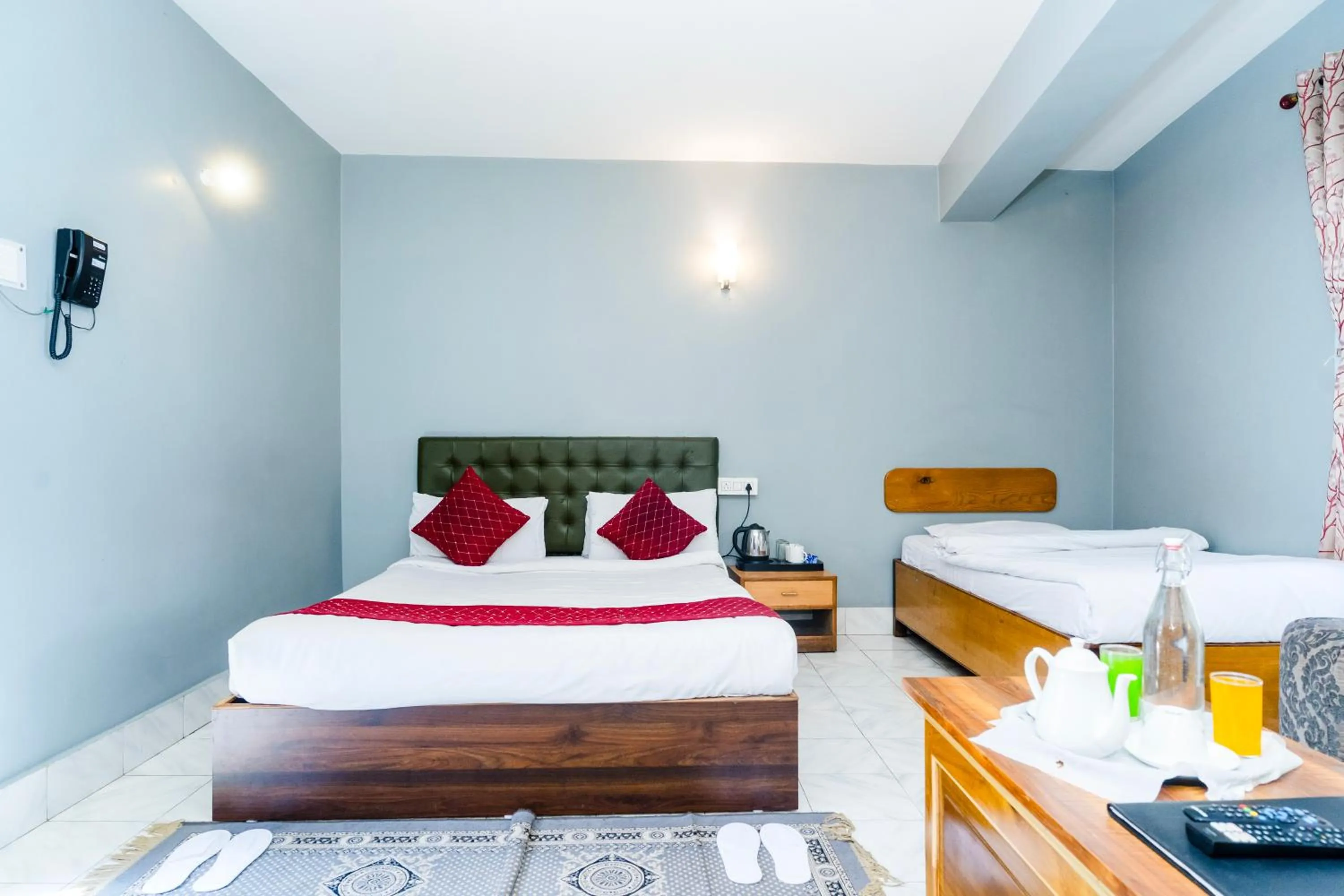 Bed in Sparrow Juniper Tree 2 min walk To Mg Marg