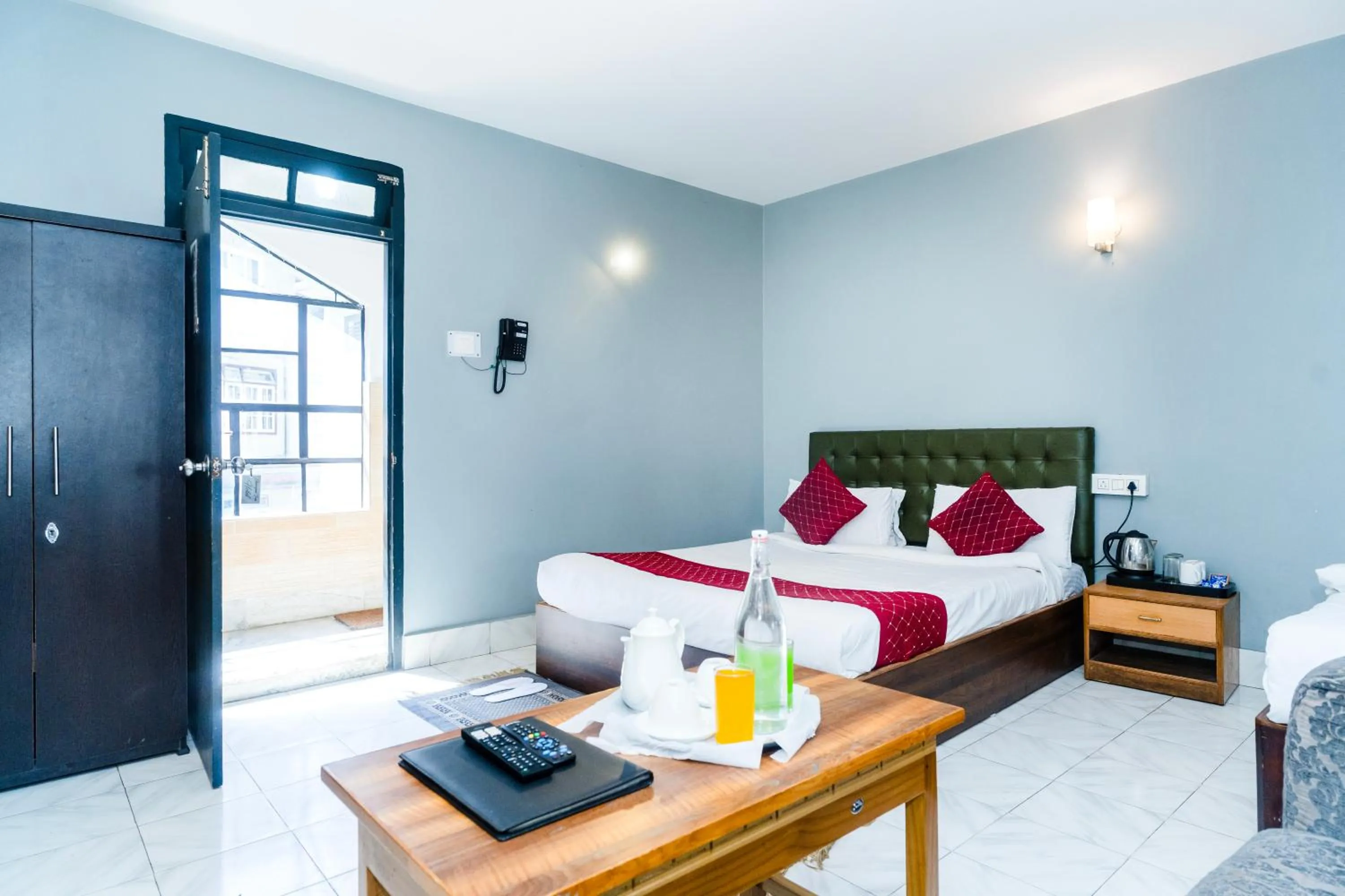 Bed in Sparrow Juniper Tree 2 min walk To Mg Marg