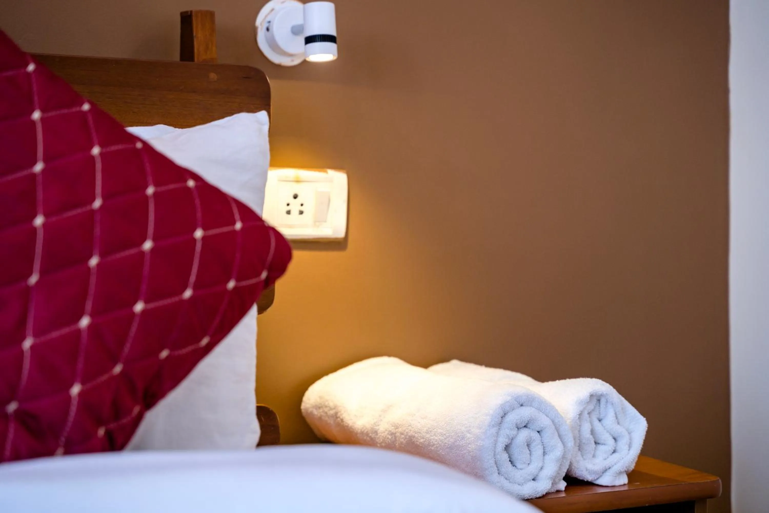 Bed in Sparrow Juniper Tree 2 min walk To Mg Marg