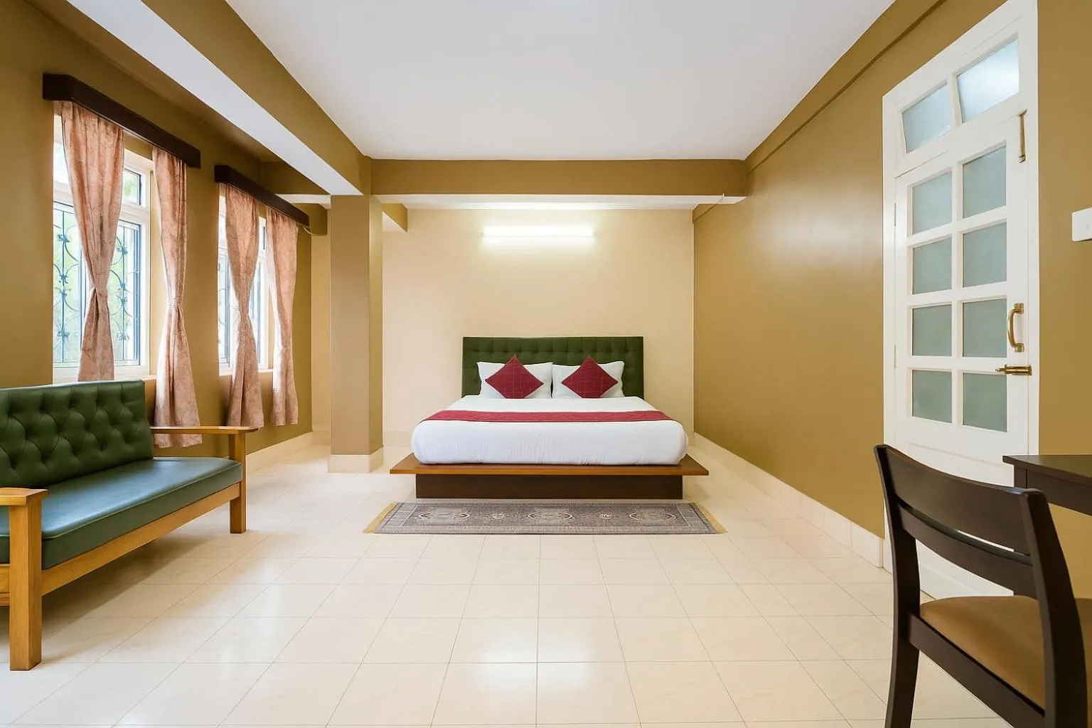 Bed in Sparrow Juniper Tree 2 min walk To Mg Marg