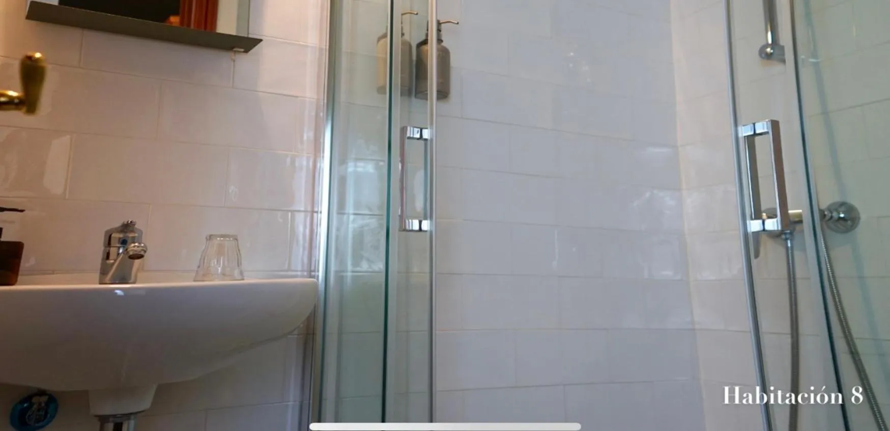 Bathroom in Hostal La Vera