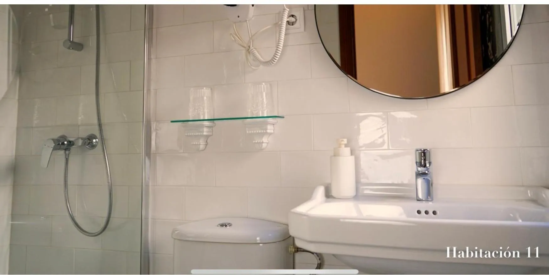 Bathroom in Hostal La Vera