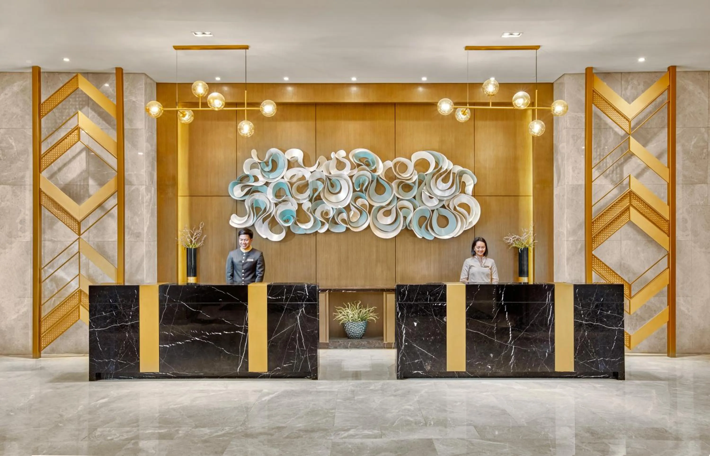Lobby or reception in Mercure Mactan Cebu