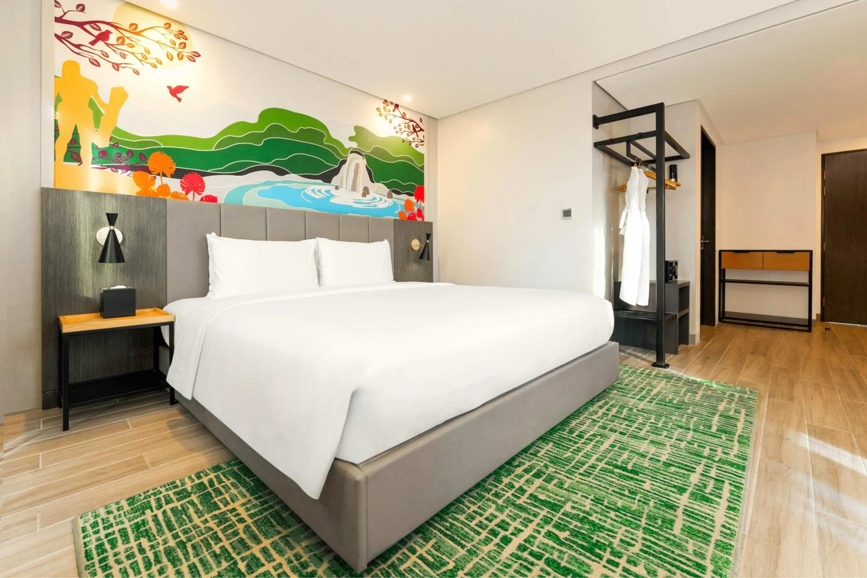 Bedroom, Bed in Mercure Mactan Cebu