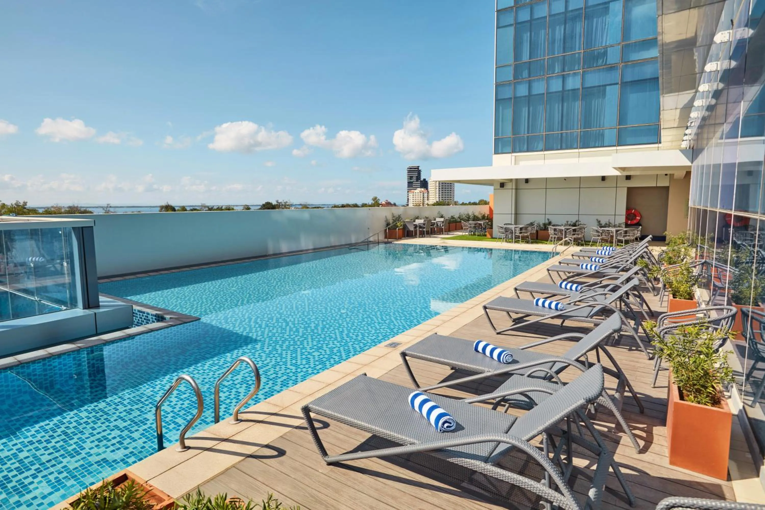 Pool view in Mercure Mactan Cebu