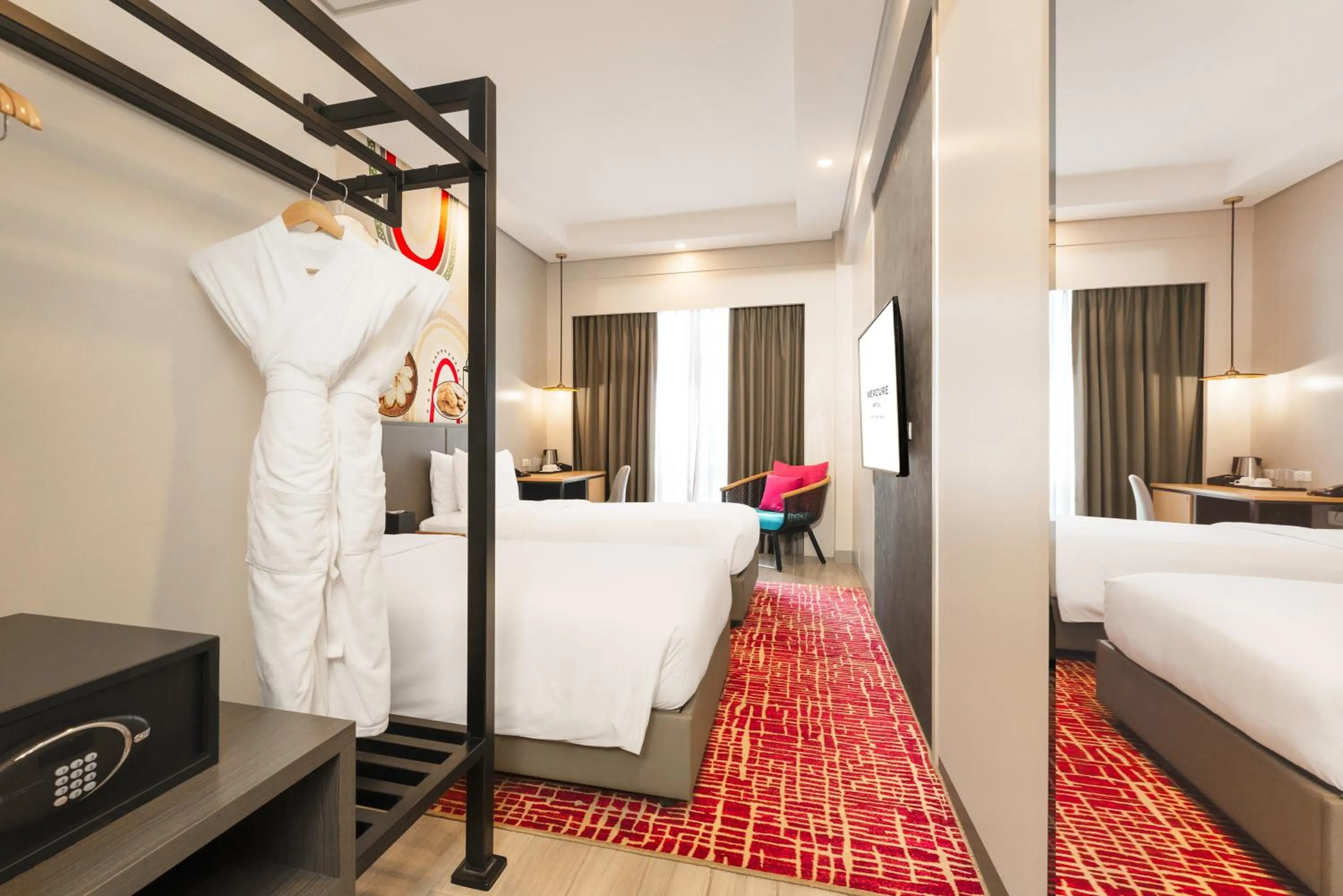 Bedroom, Bed in Mercure Mactan Cebu