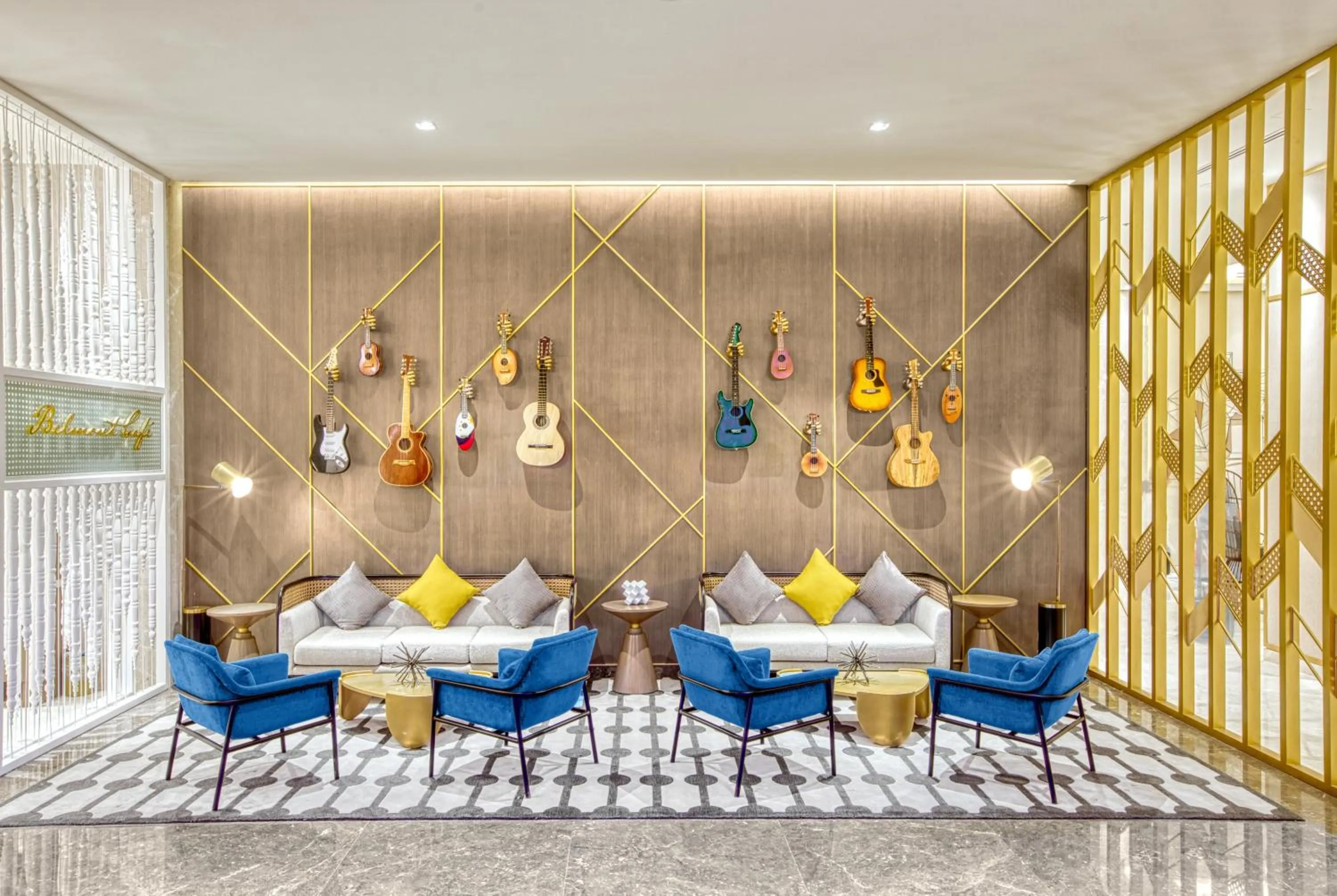 Communal lounge/ TV room in Mercure Mactan Cebu