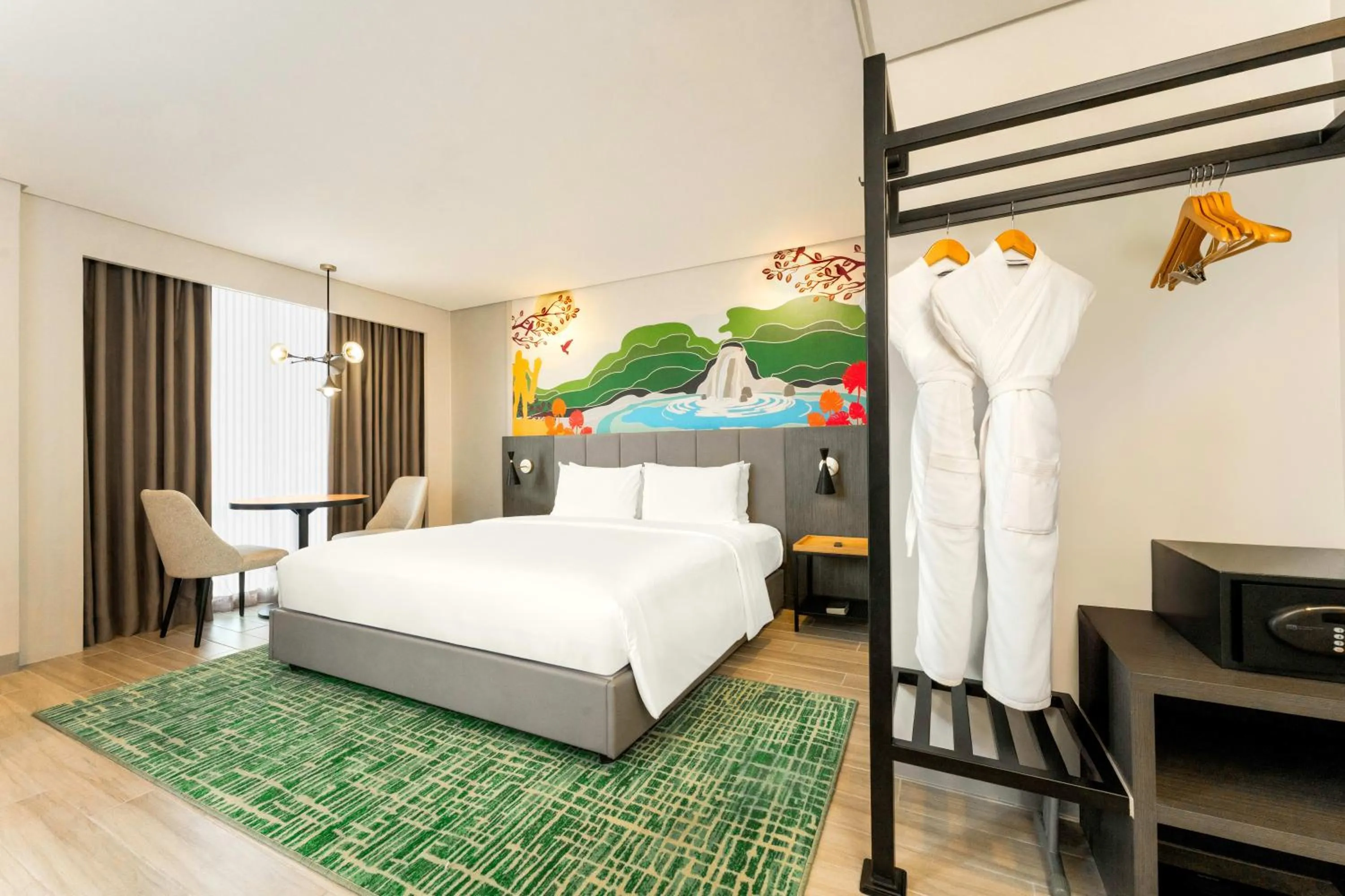 Bedroom, Bed in Mercure Mactan Cebu