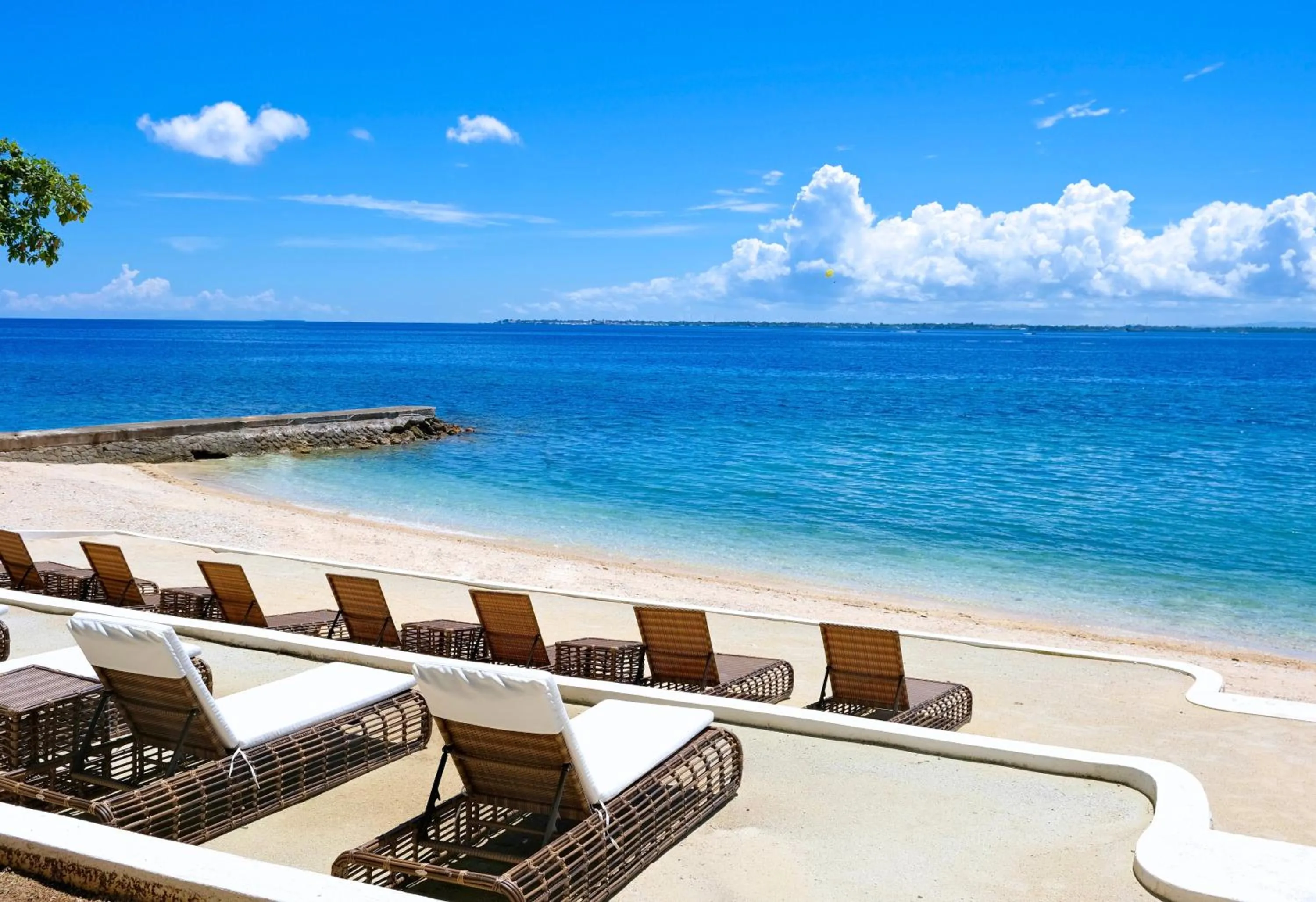 Beach in Mercure Mactan Cebu