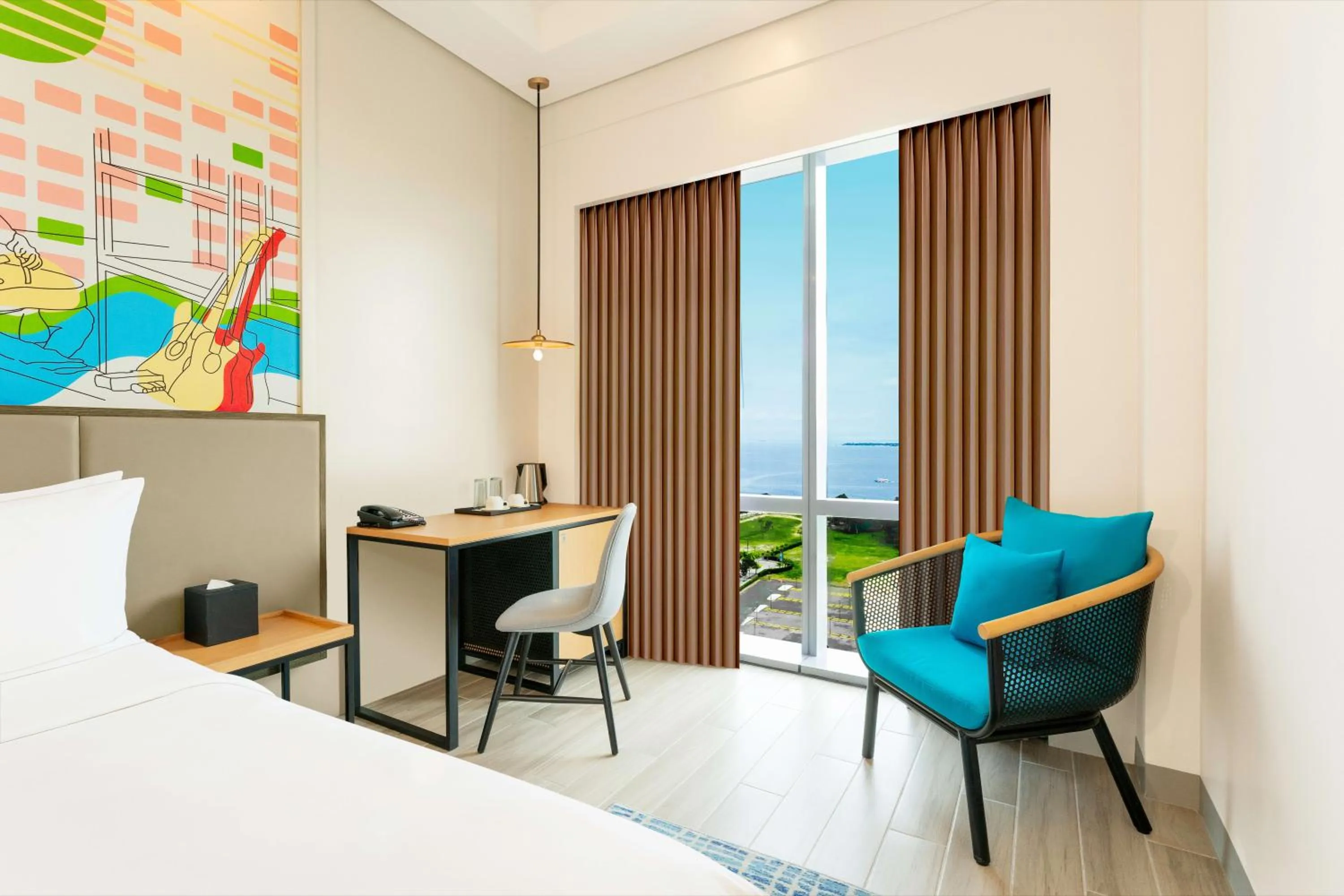 Bedroom, Bed in Mercure Mactan Cebu