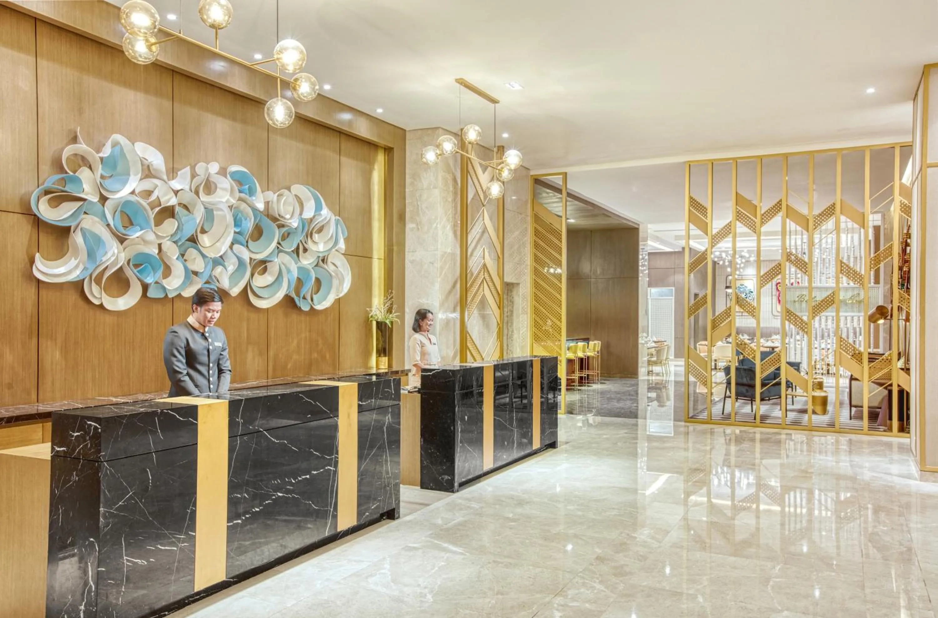 Lobby or reception in Mercure Mactan Cebu