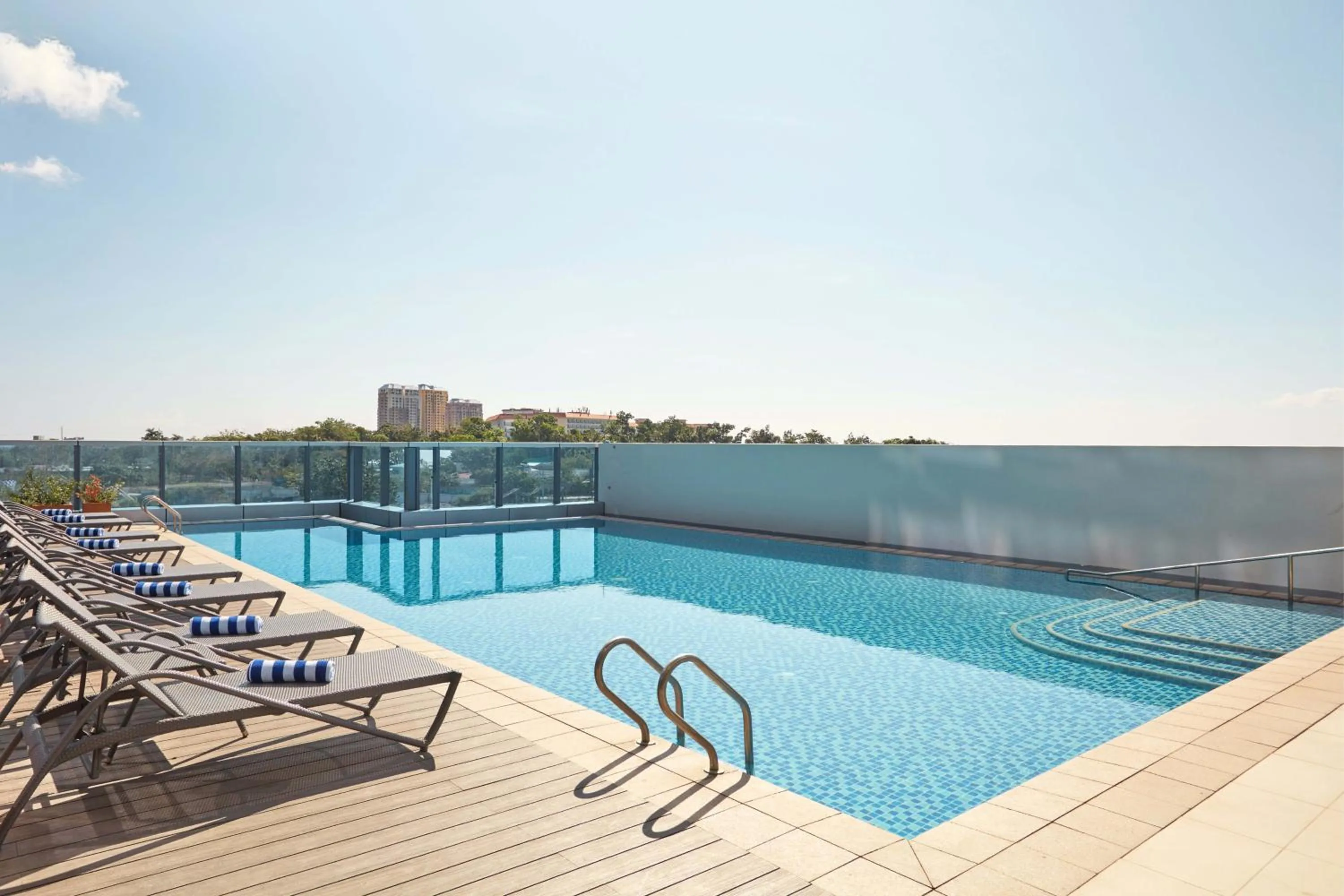 Swimming pool in Mercure Mactan Cebu