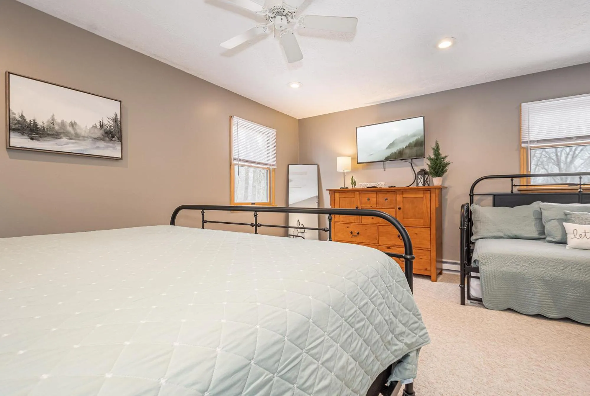 Property building, Bed in Cedarwoods