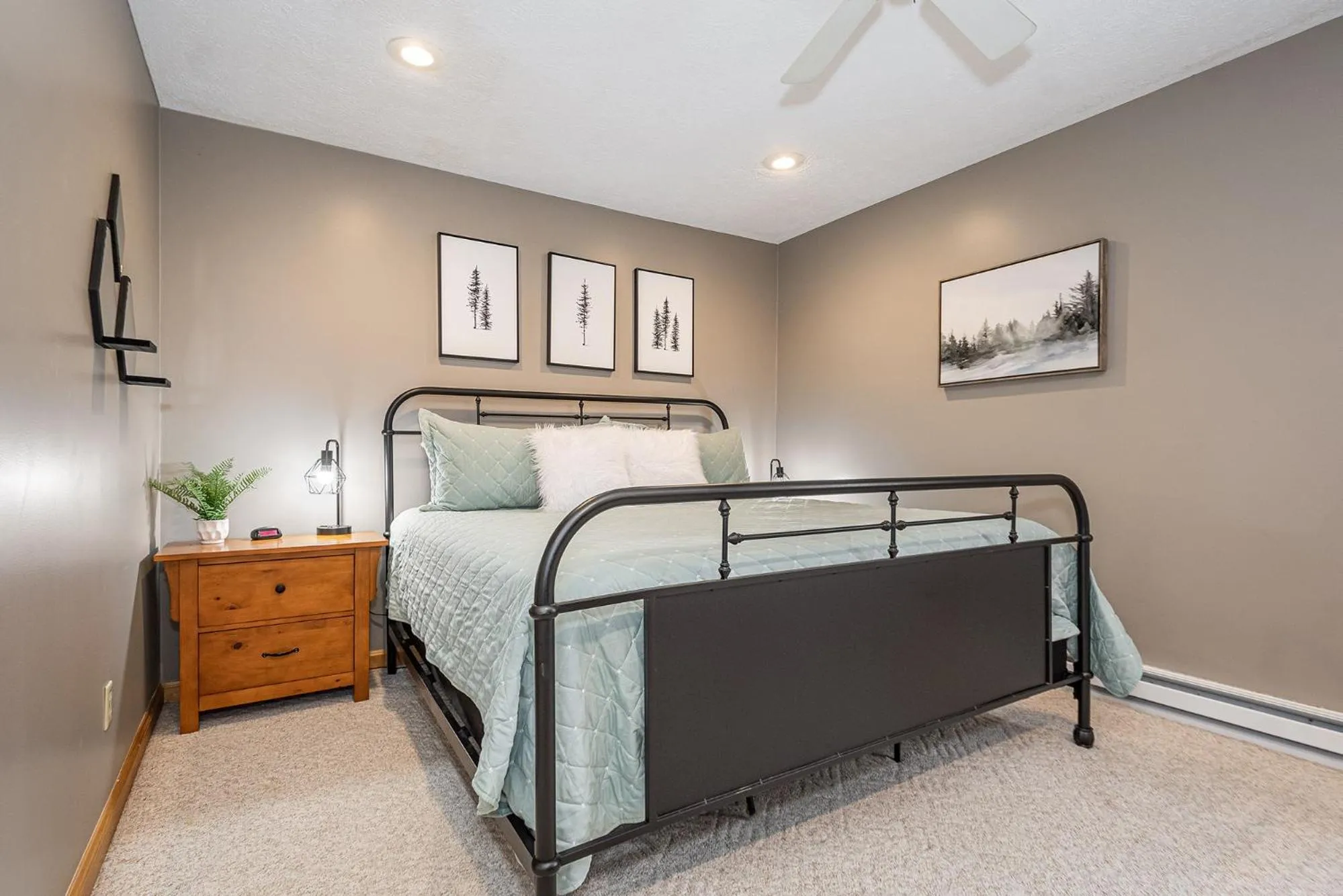 Property building, Bed in Cedarwoods