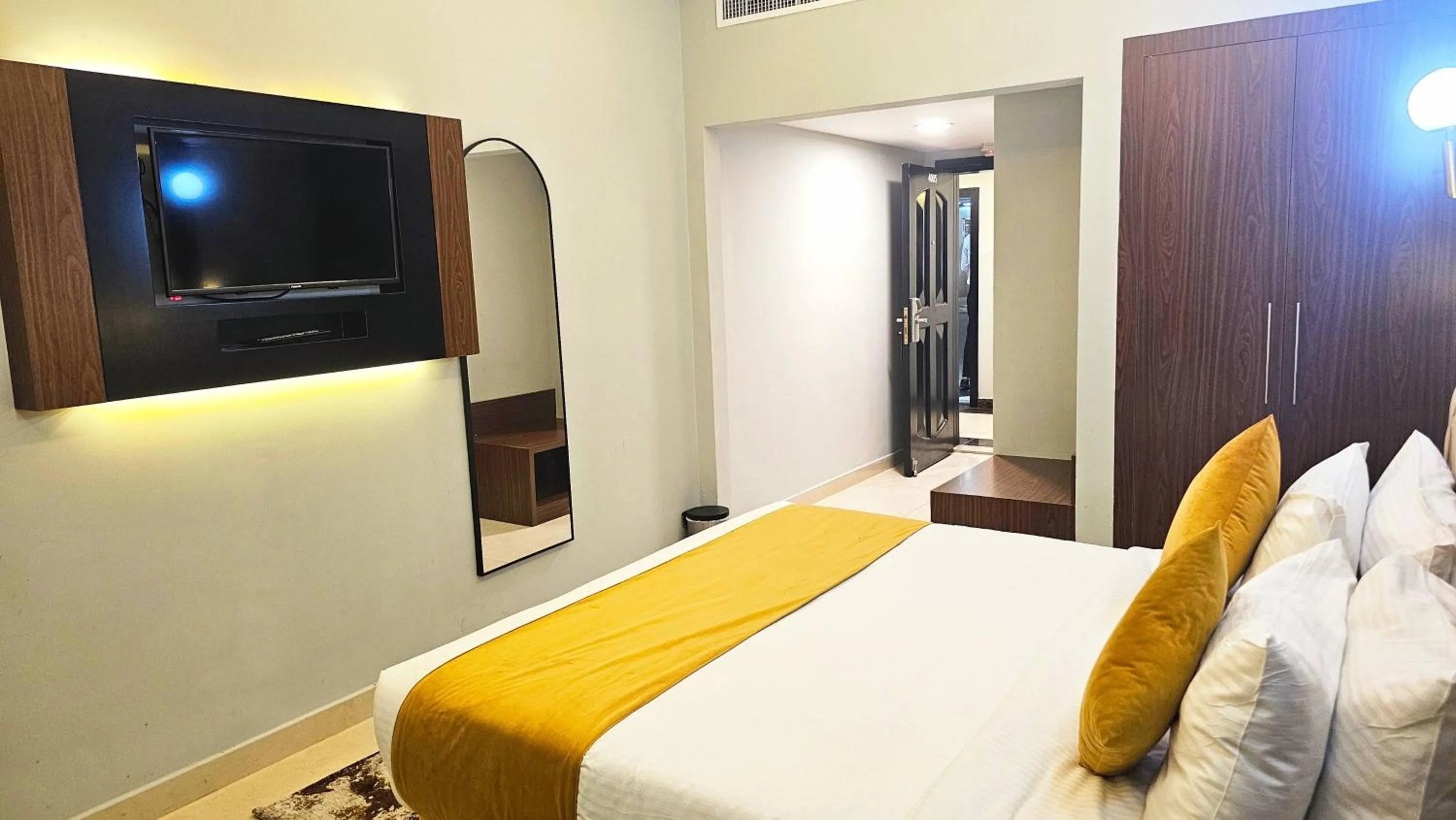 Bed in Concorde Inn Hotel