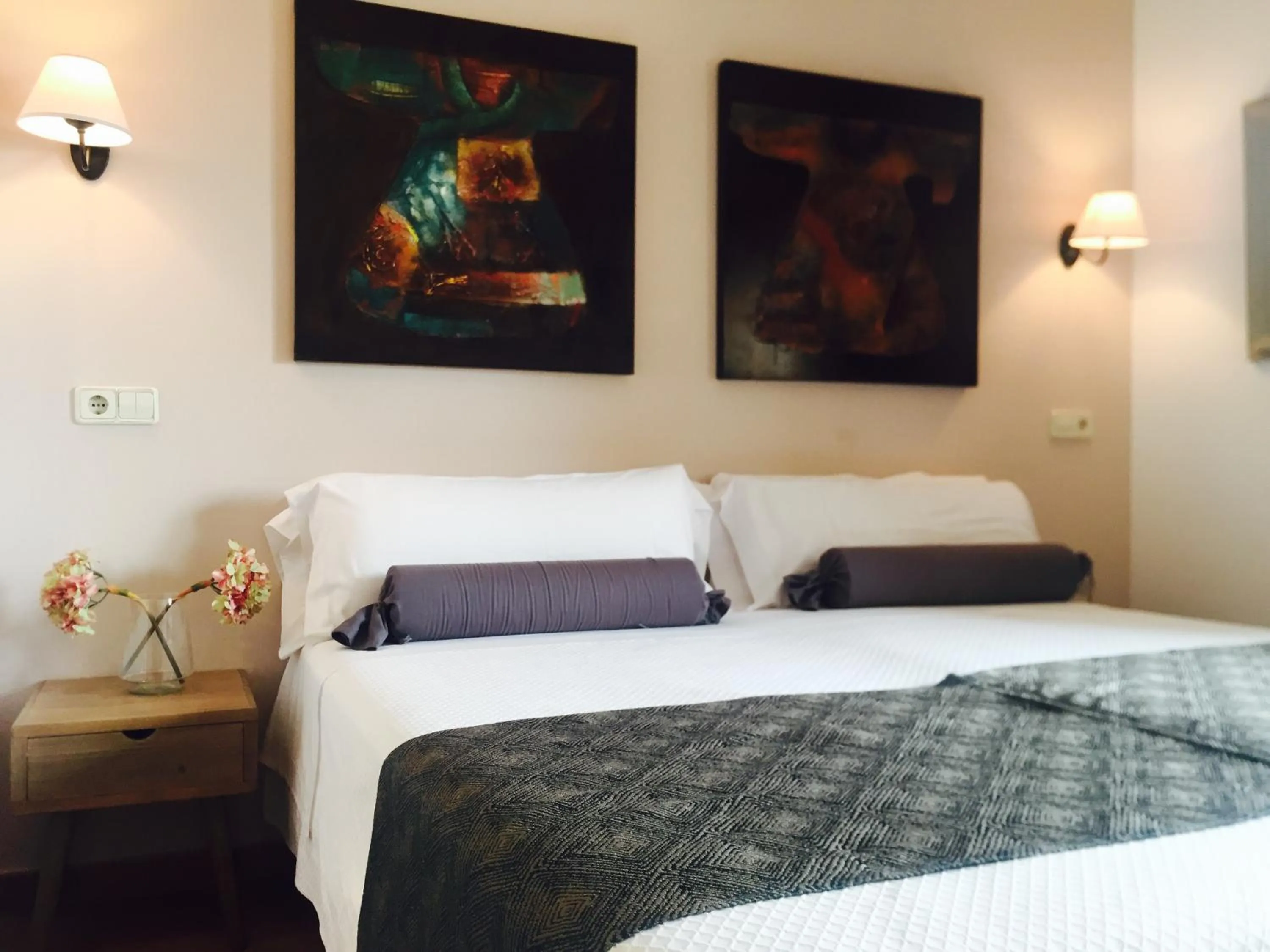 Photo of the whole room, Bed in Alda Casa De Los Reyes