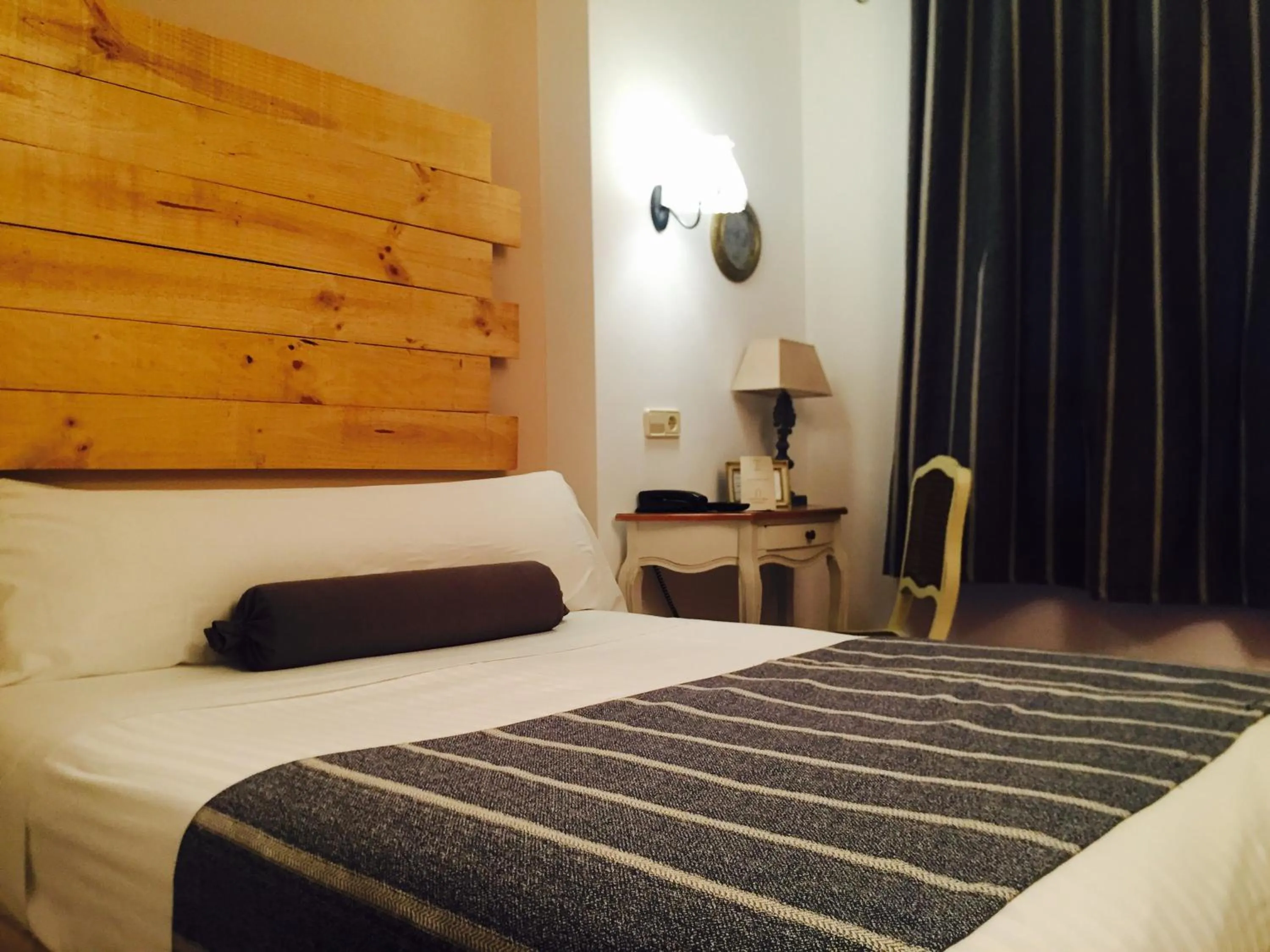 Photo of the whole room, Bed in Alda Casa De Los Reyes