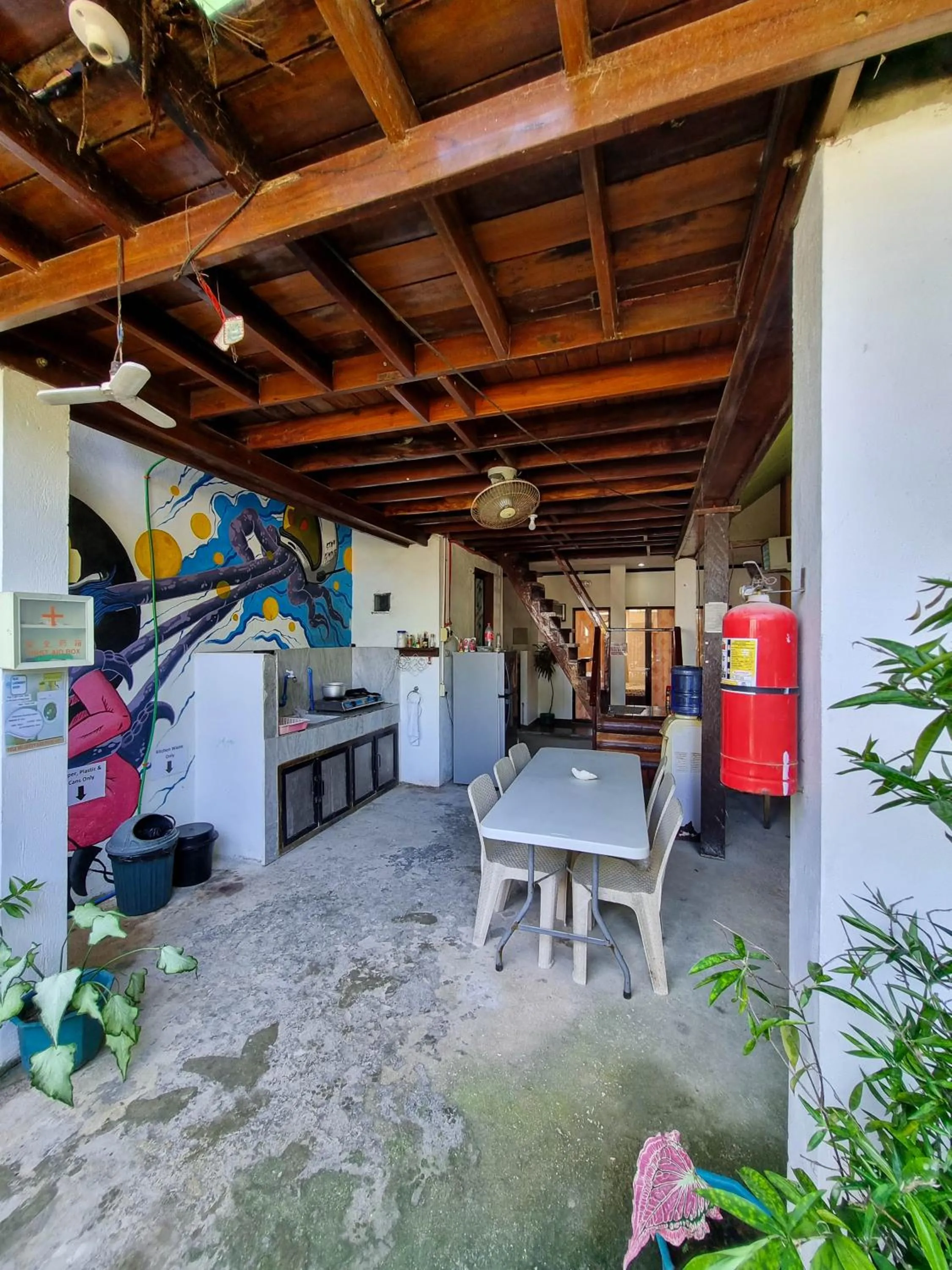 Communal kitchen in Flo Island Home