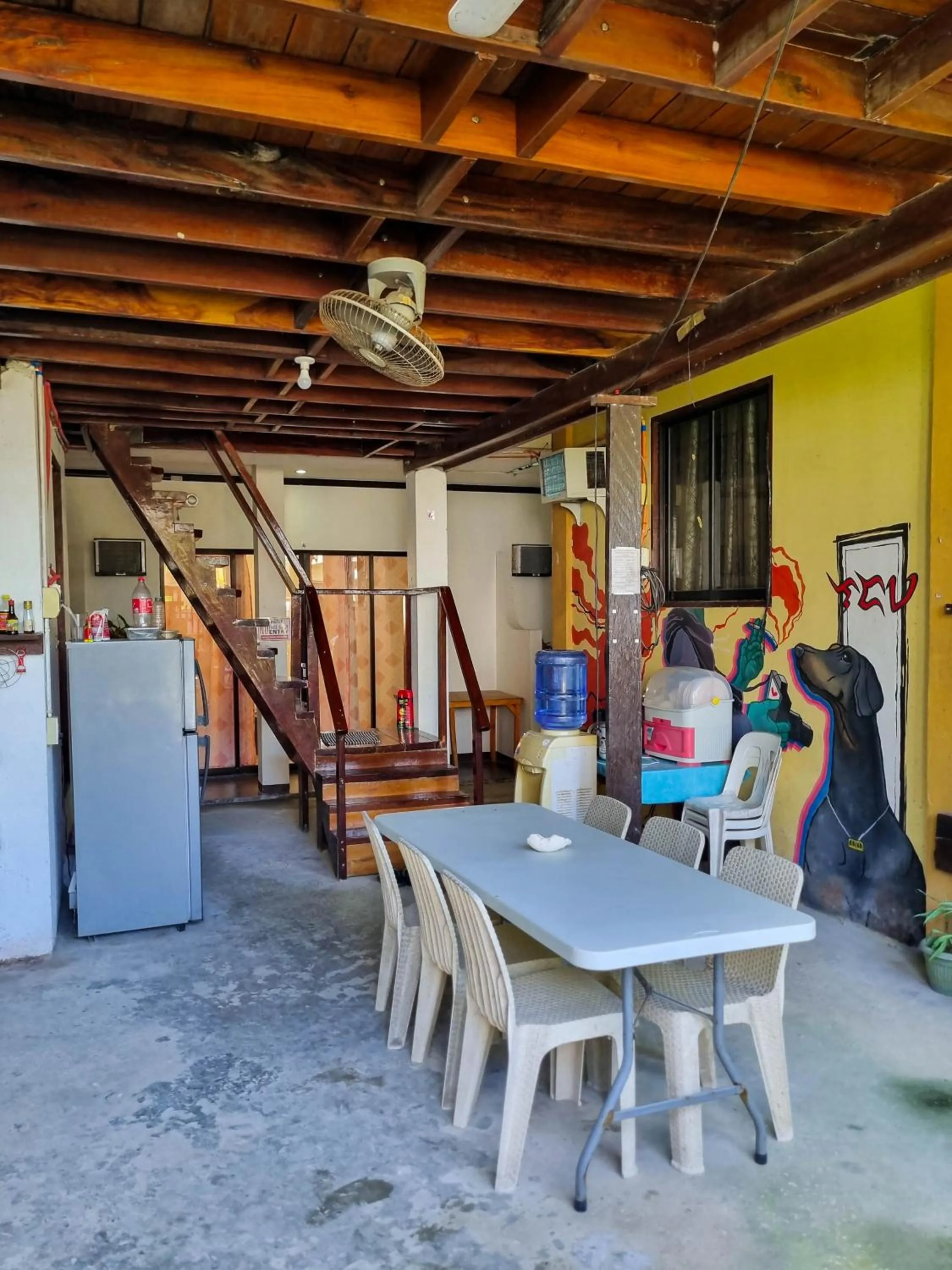 Communal kitchen in Flo Island Home