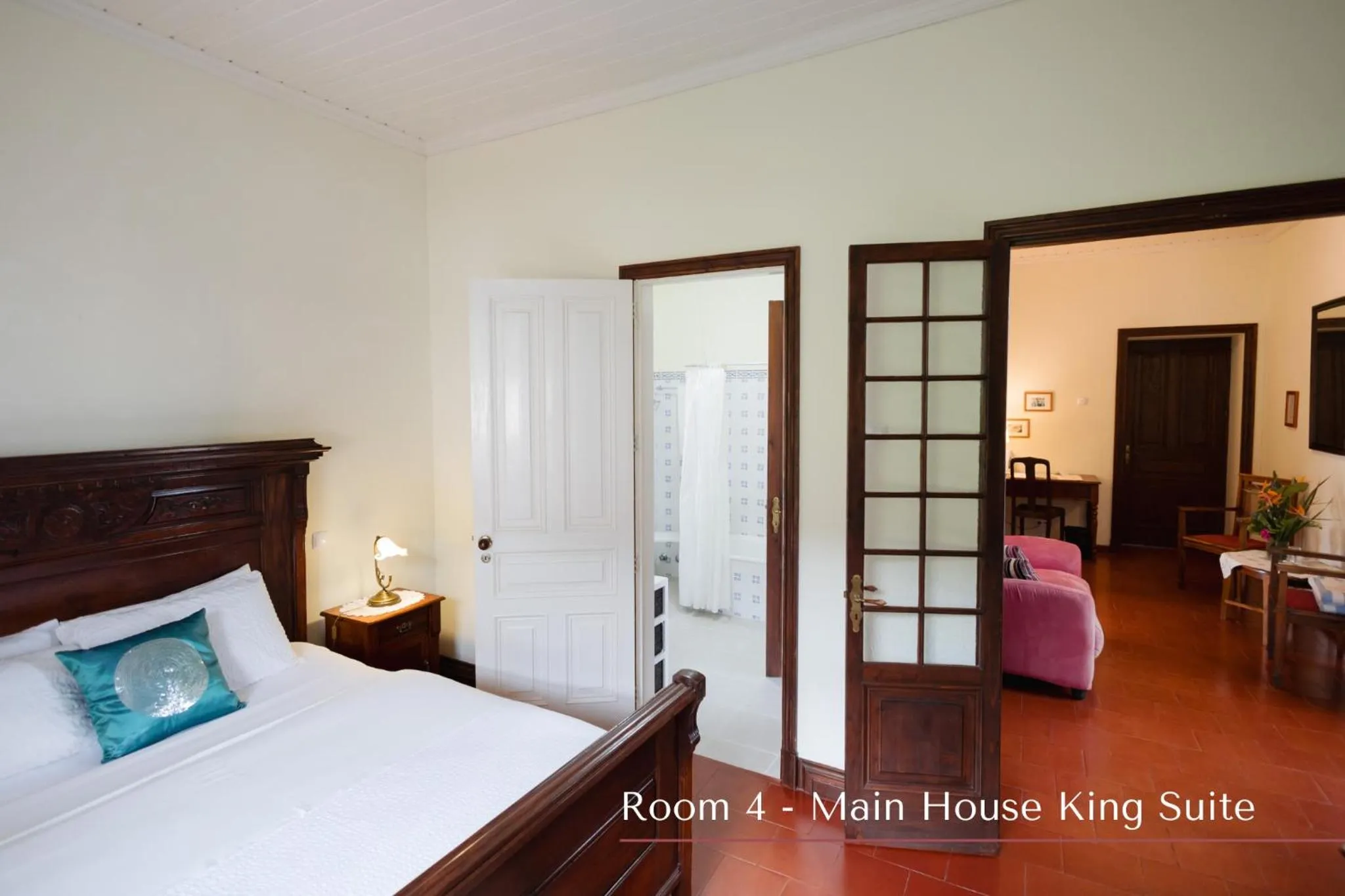 Photo of the whole room in Solar de Lalém