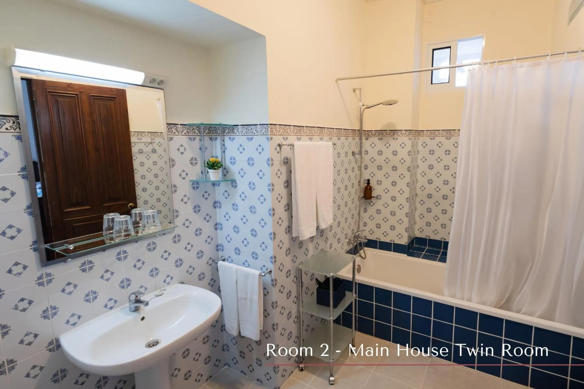 Shower in Solar de Lalém