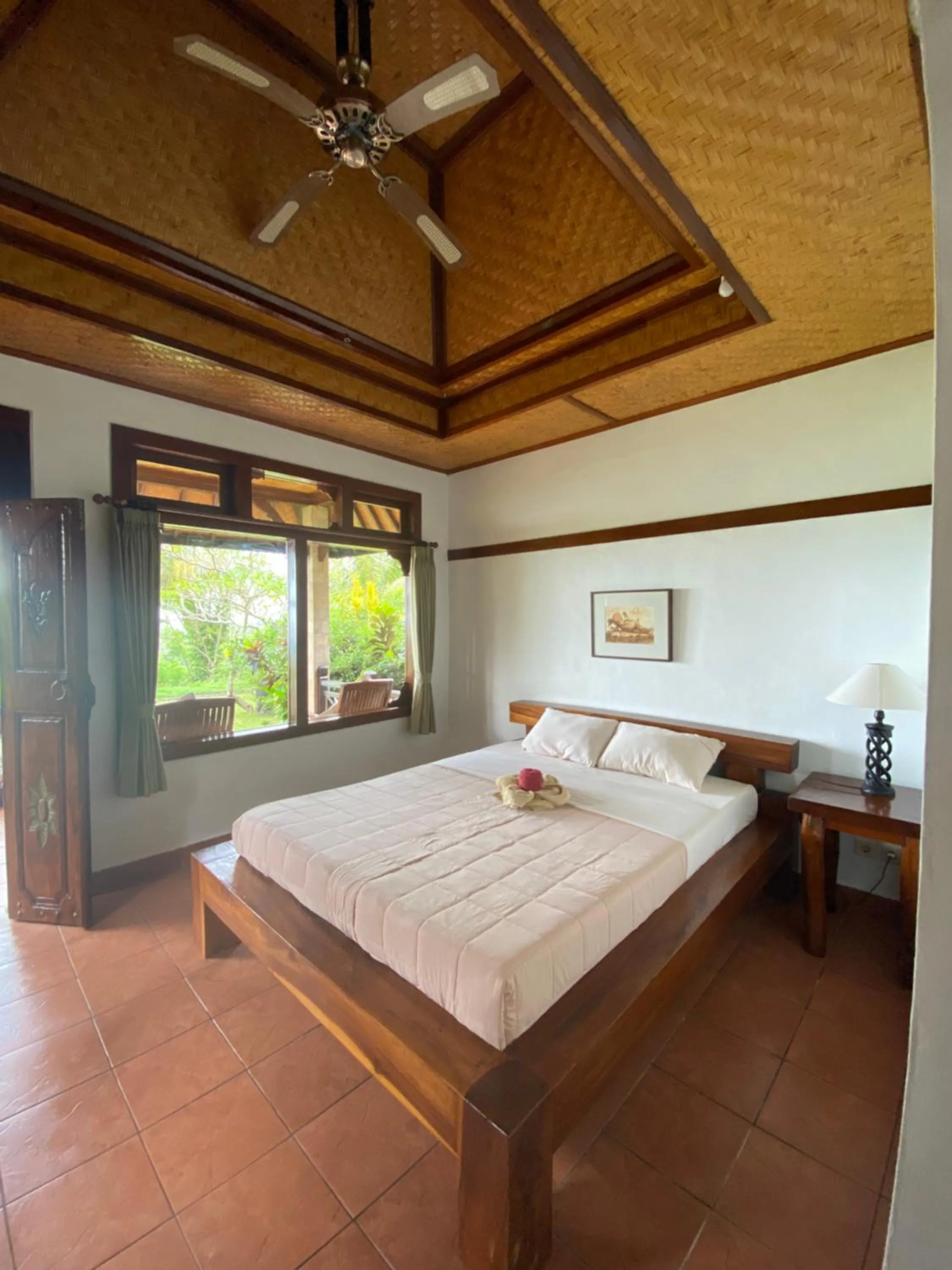 Bedroom, Bed in Geriasemalung