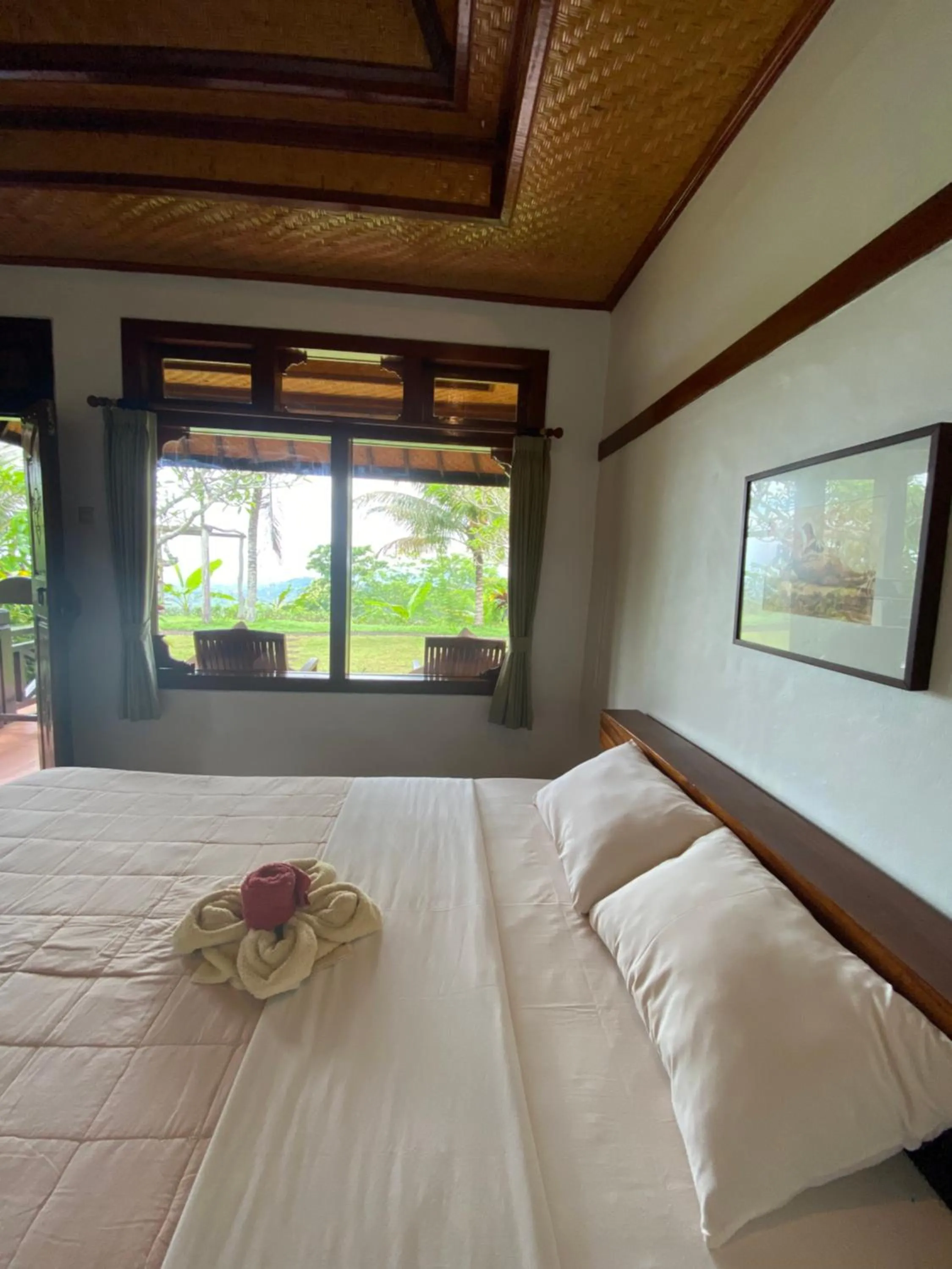 Bedroom, Bed in Geriasemalung