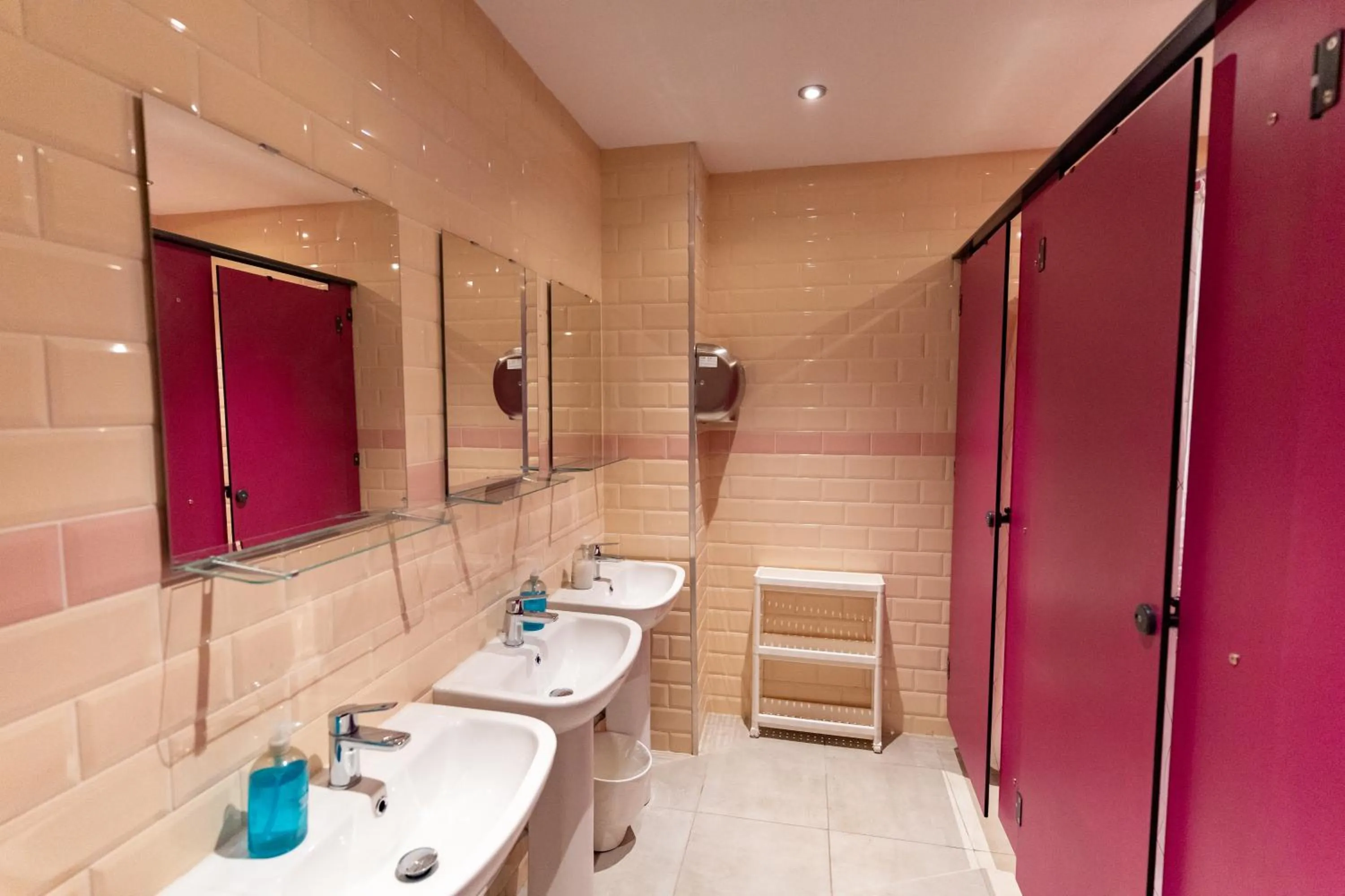 Shower in Hostelle - women only hostel London