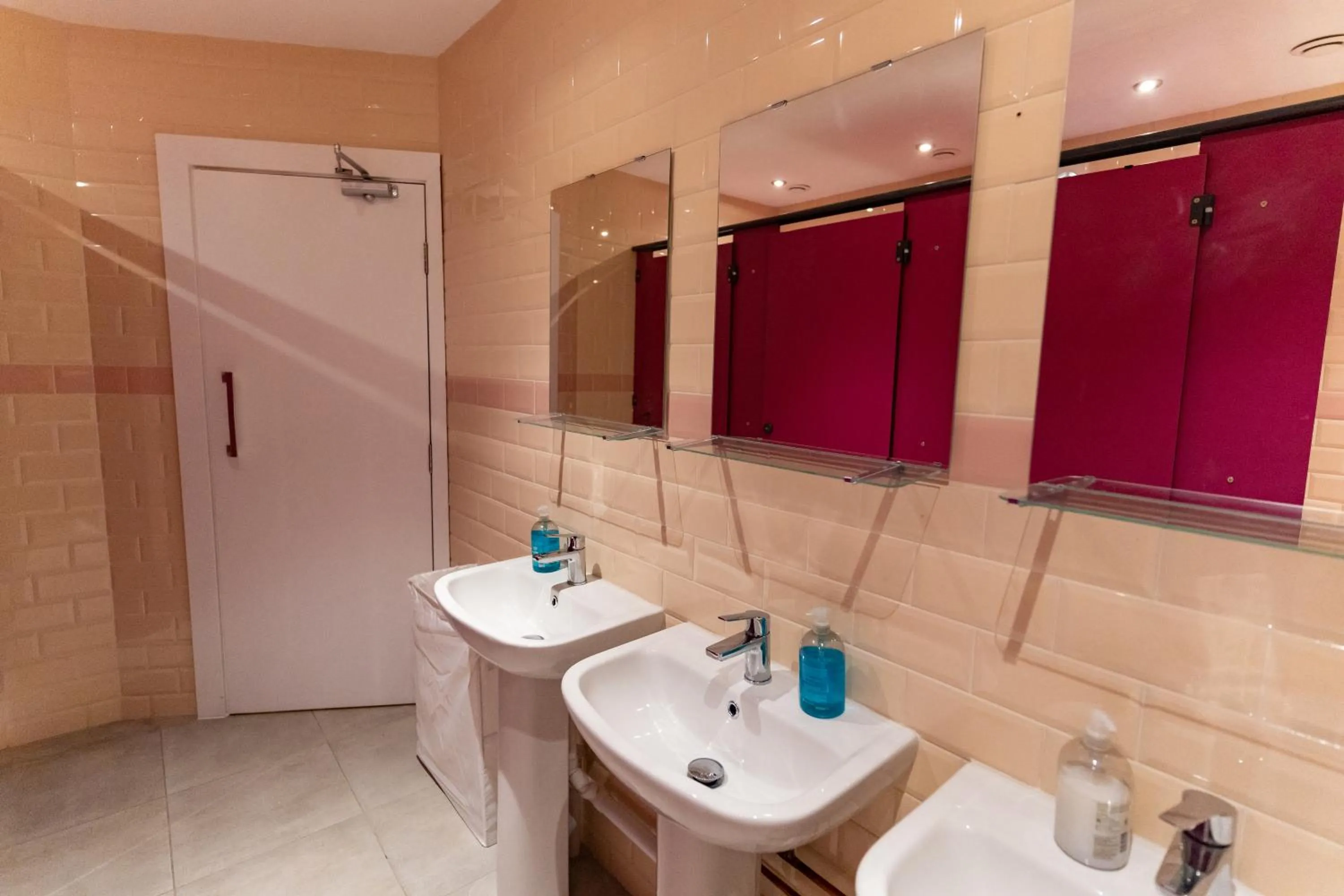 Shower in Hostelle - women only hostel London