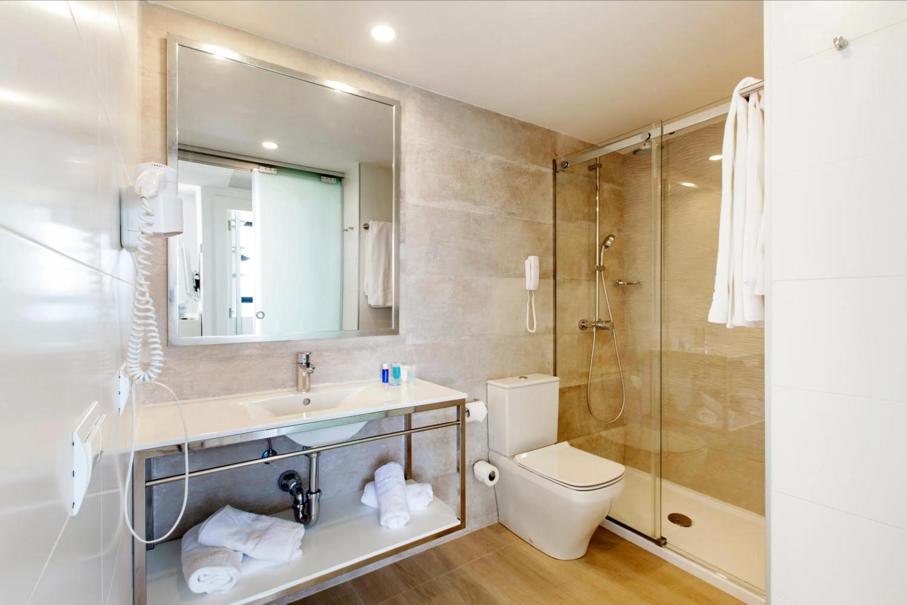 Shower in Marvell Club Hotel & Apartments