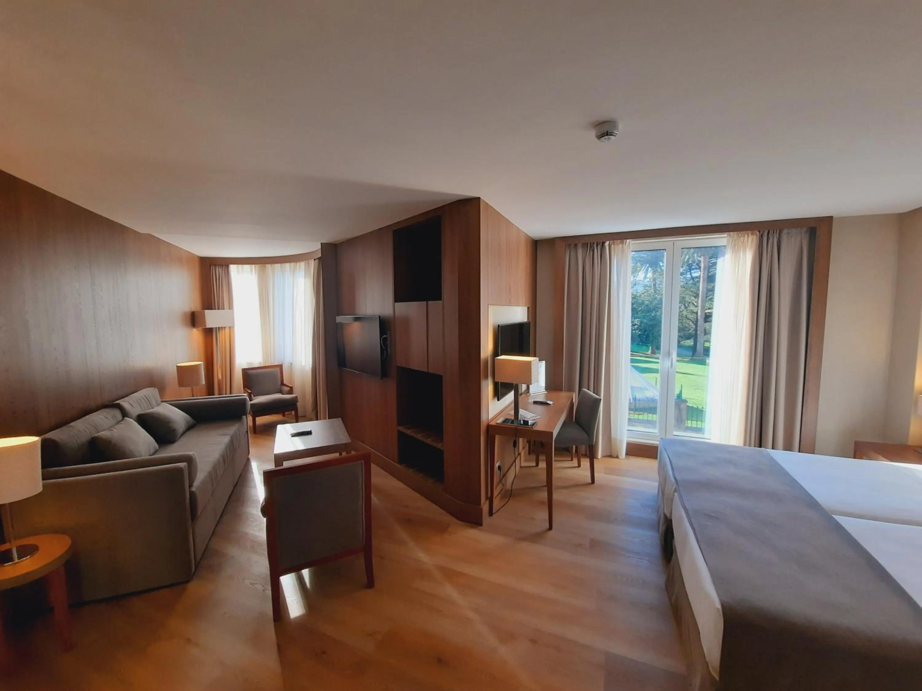 Garden view, Bed in Gran Hotel Balneario De Puente Viesgo