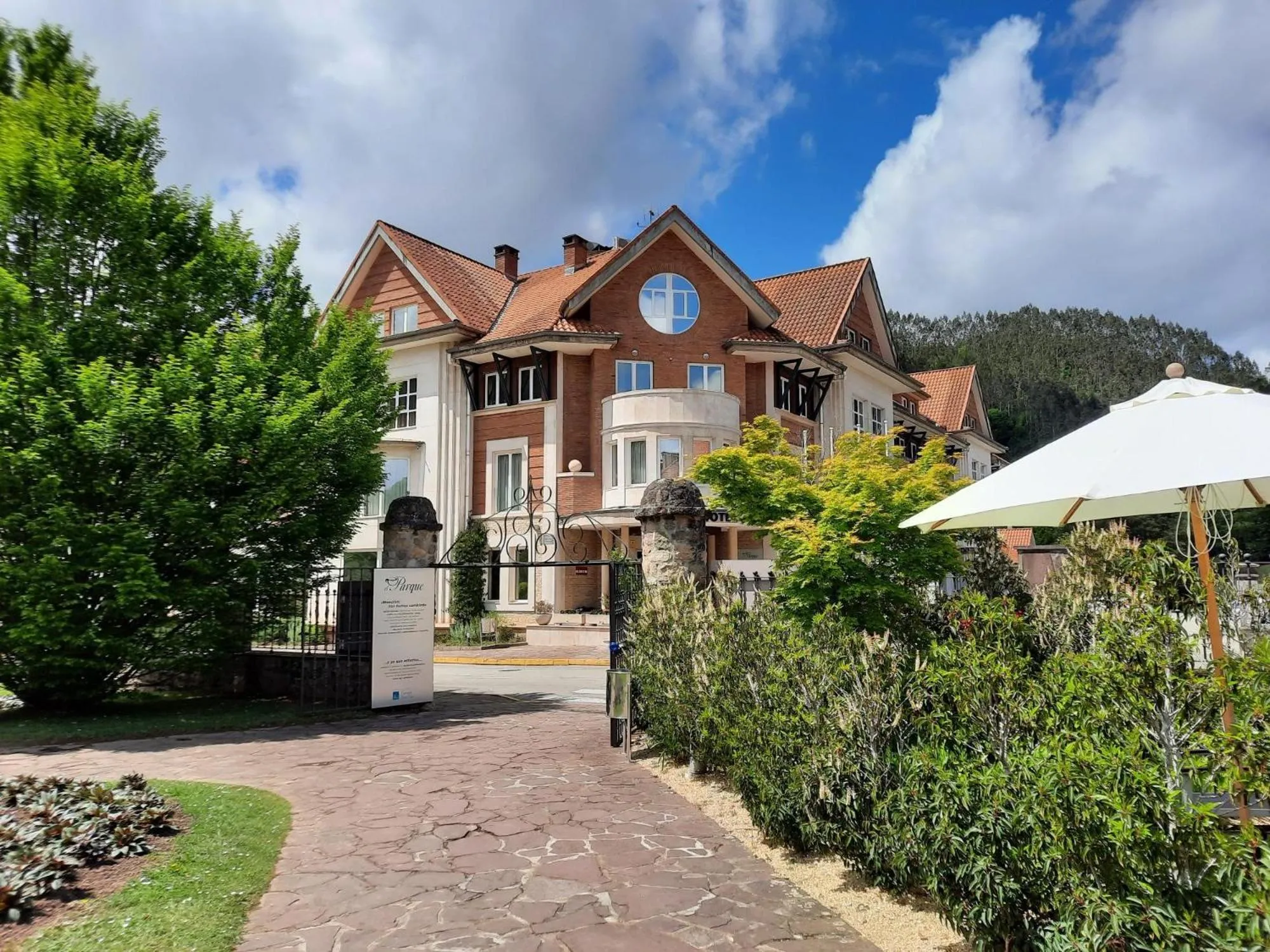 Facade/entrance in Gran Hotel Balneario De Puente Viesgo