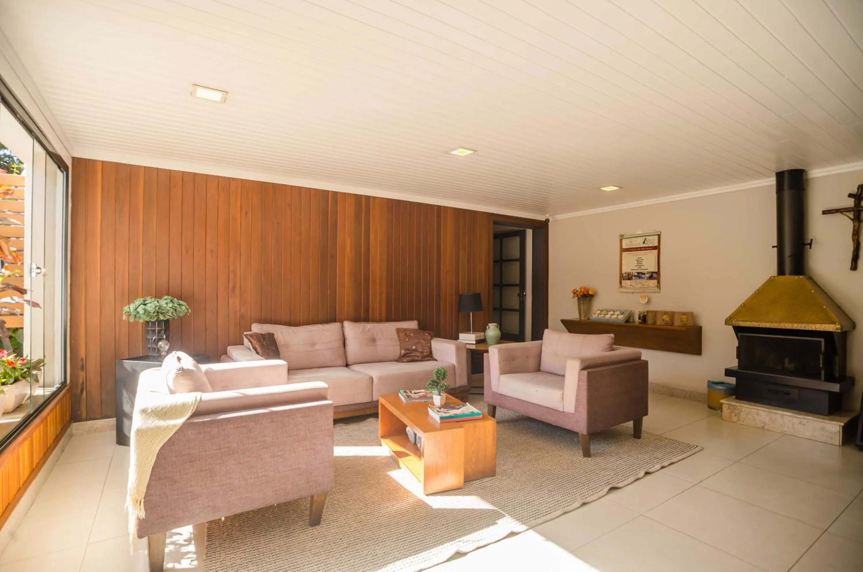 Lobby or reception in Alpes Hotel